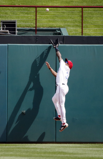 Rangers avoid series sweep with 7-4 win over Mariners