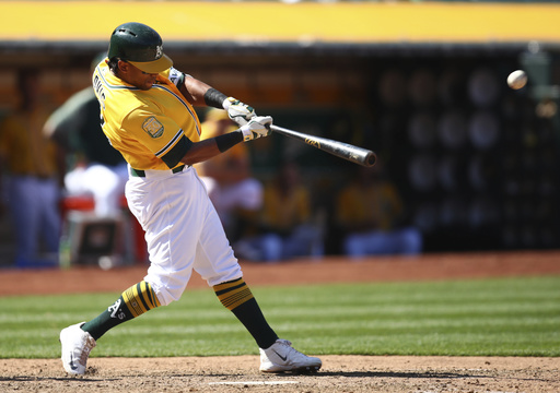 Davis homers off Price in 8th, A’s top Red Sox 4-1