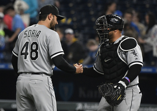 Davidson homers twice, White Sox beat Royals 6-3