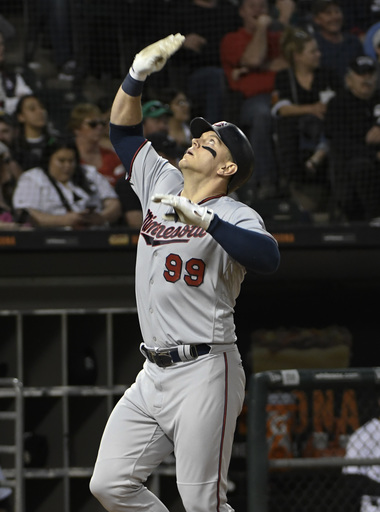 Escobar, Dozier lead Twins to 6-4 win over White Sox