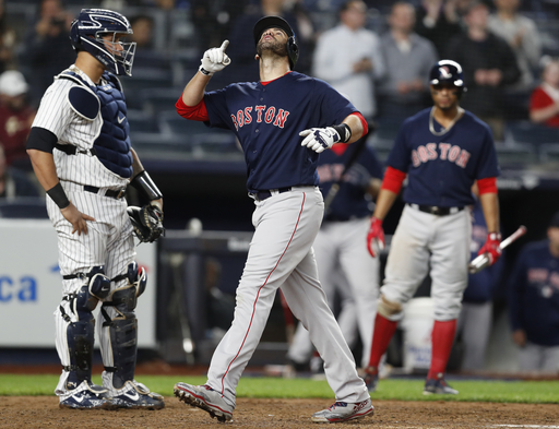 Martinez homers, Red Sox rebound to cool off Yankees, 5-4