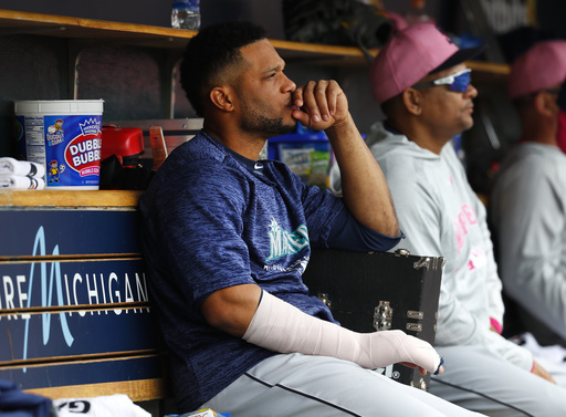 Cano breaks hand when hit by pitch, many need surgery