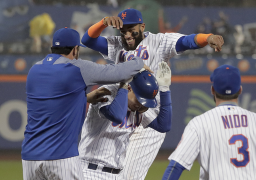 Mets beat D-backs in fog for 1st back-to-back wins in month