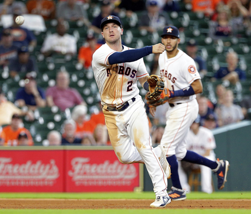 Verlander improves to 6-2 as Astros beat Giants 4-1