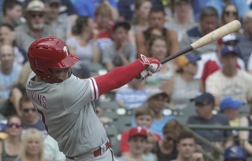 Hoskins, Knapp hit home runs, Phillies slow down Brewers 4-1