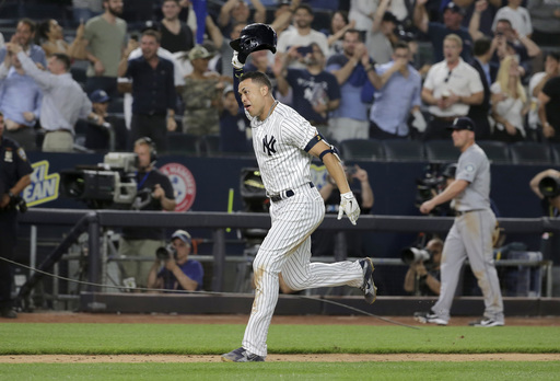 Stanton hits walk-off HR, Yankees rally past Mariners 7-5