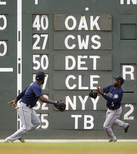 LEADING OFF: Herrera’s HR streak, Kershaw back, Mariners dip