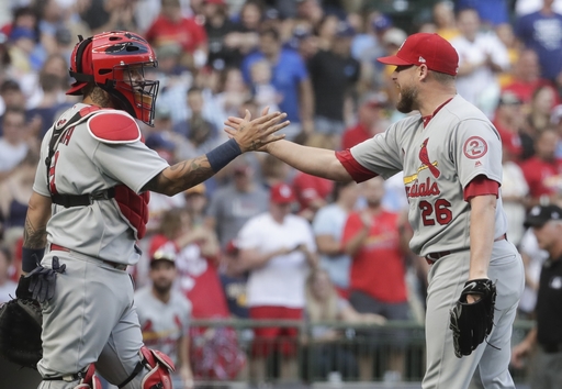Molina’s 2 homers boost Cardinals past Brewers