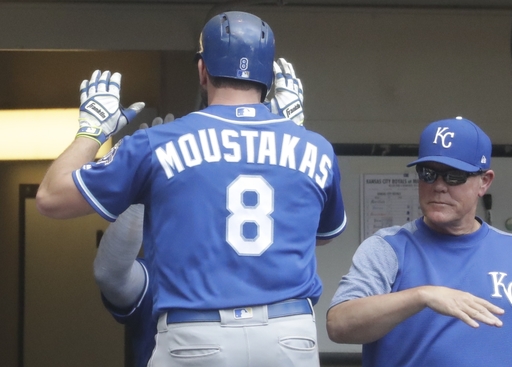 High five: Royals bust out bats to beat Brewers 5-4