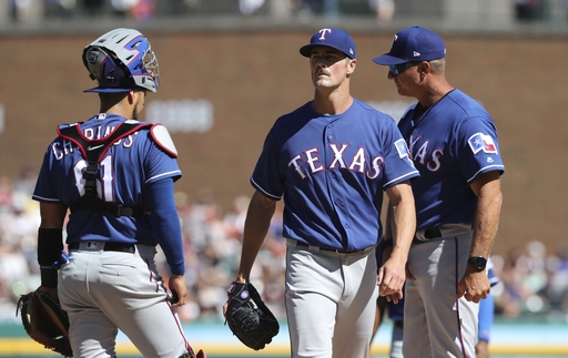 Tigers chase Hamels in 7-run first, beat Rangers 7-2