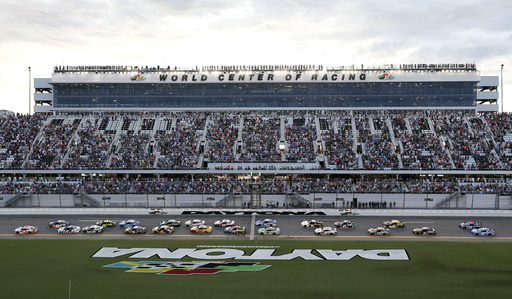 NASCAR race at Daytona begins with Chase Elliott on pole