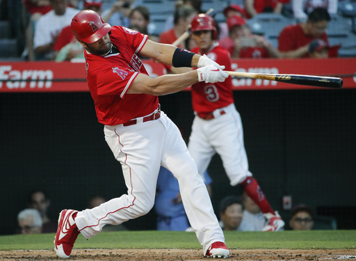 Angels' Pujols has injection in knee, goes on DL