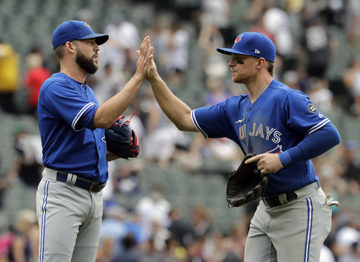 Blue Jays score 5 runs in ninth to beat White Sox 7-4