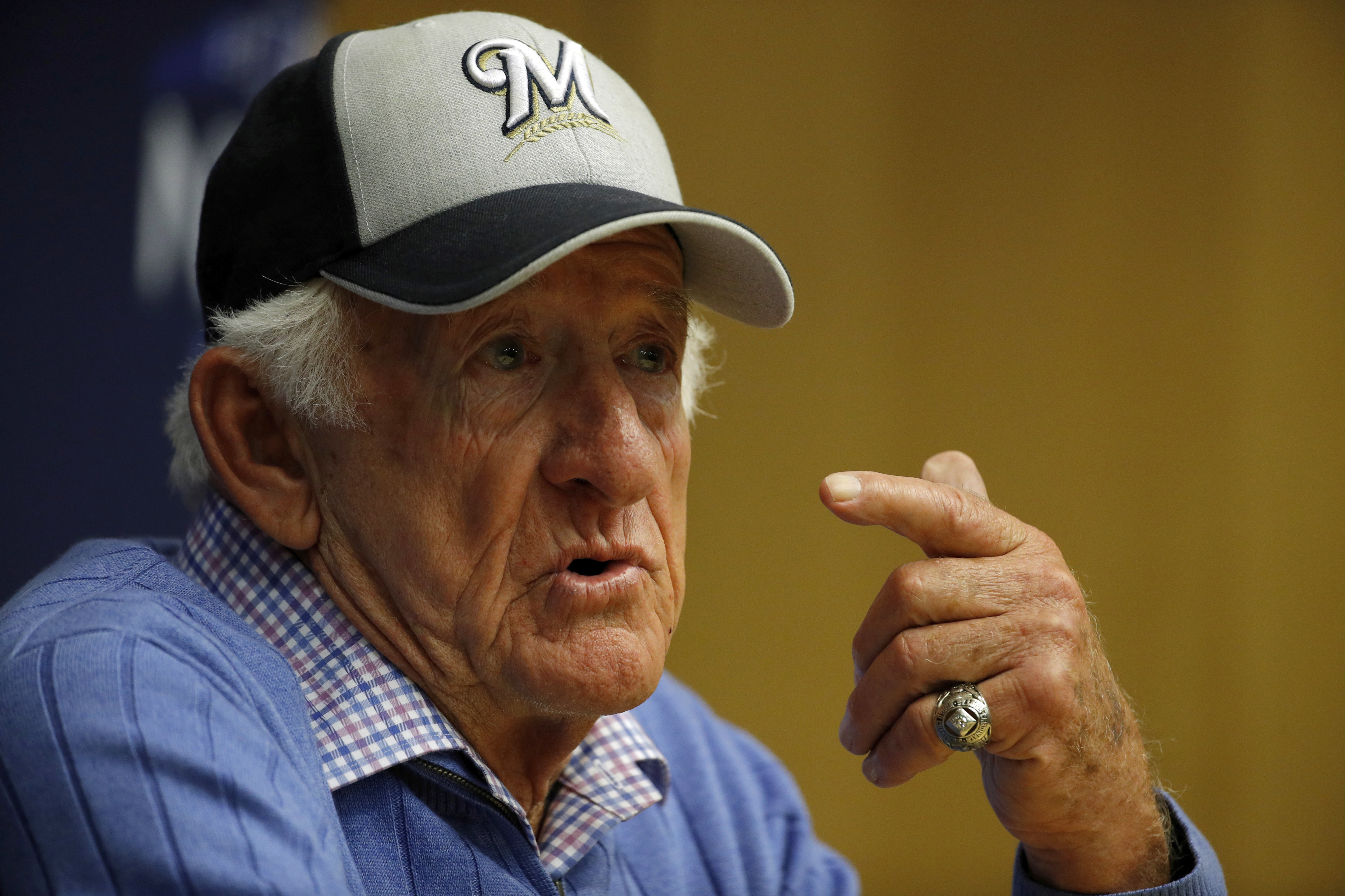 Veteran Brewers broadcaster Bob Uecker got playoff cut