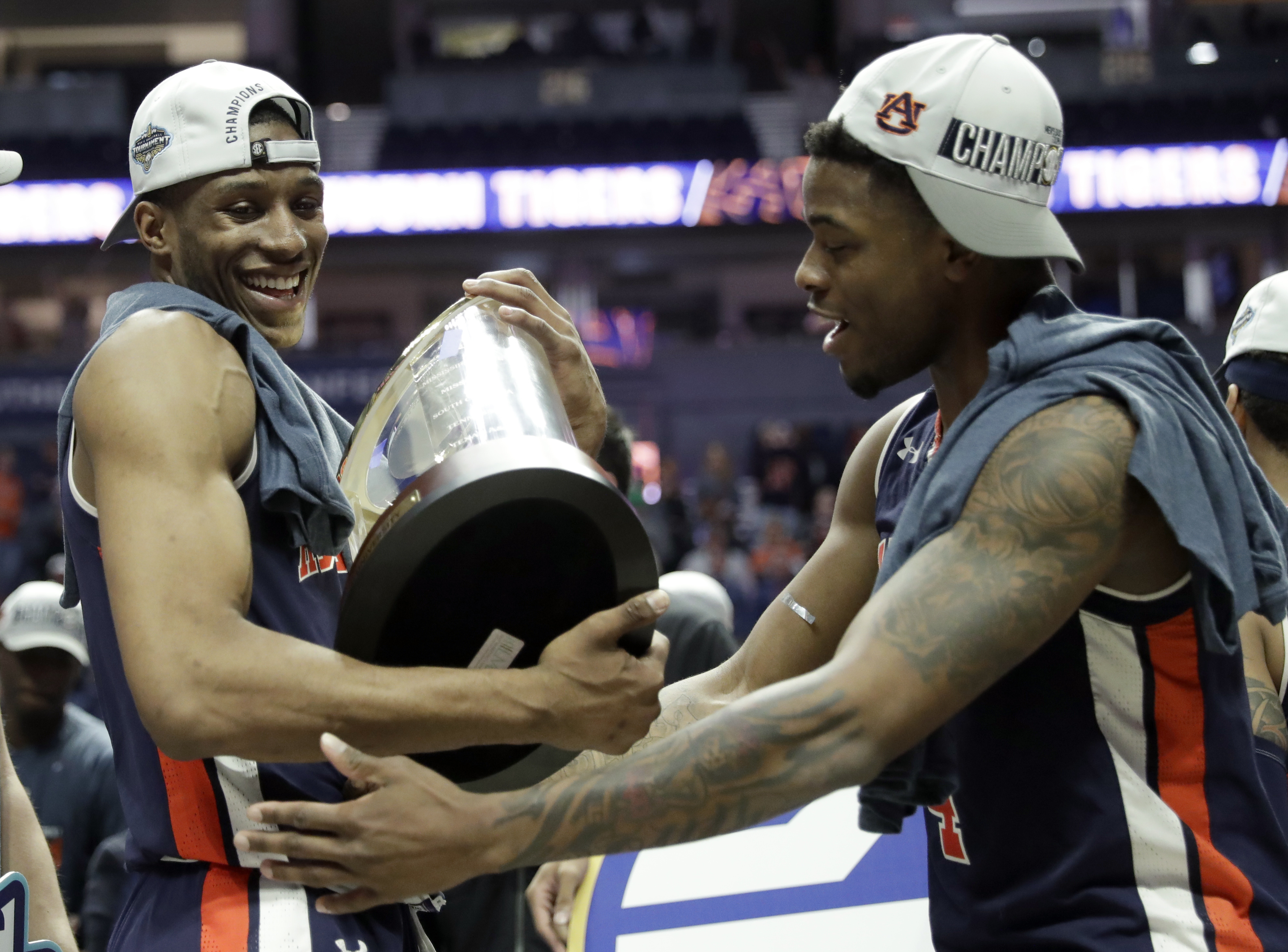 No. 22 Auburn routs 8th-ranked Tennessee 84-64 for SEC title