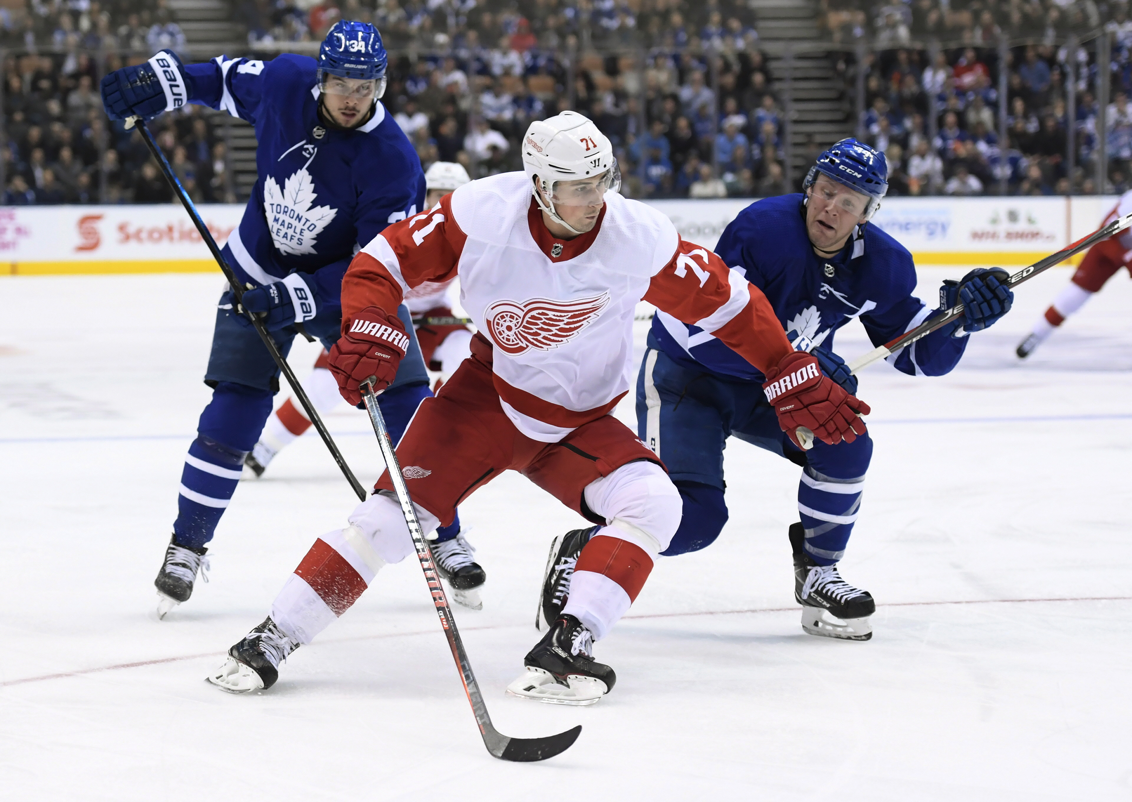 Dylan Larkin scores in OT, Red Wings edge Maple Leafs 5-4