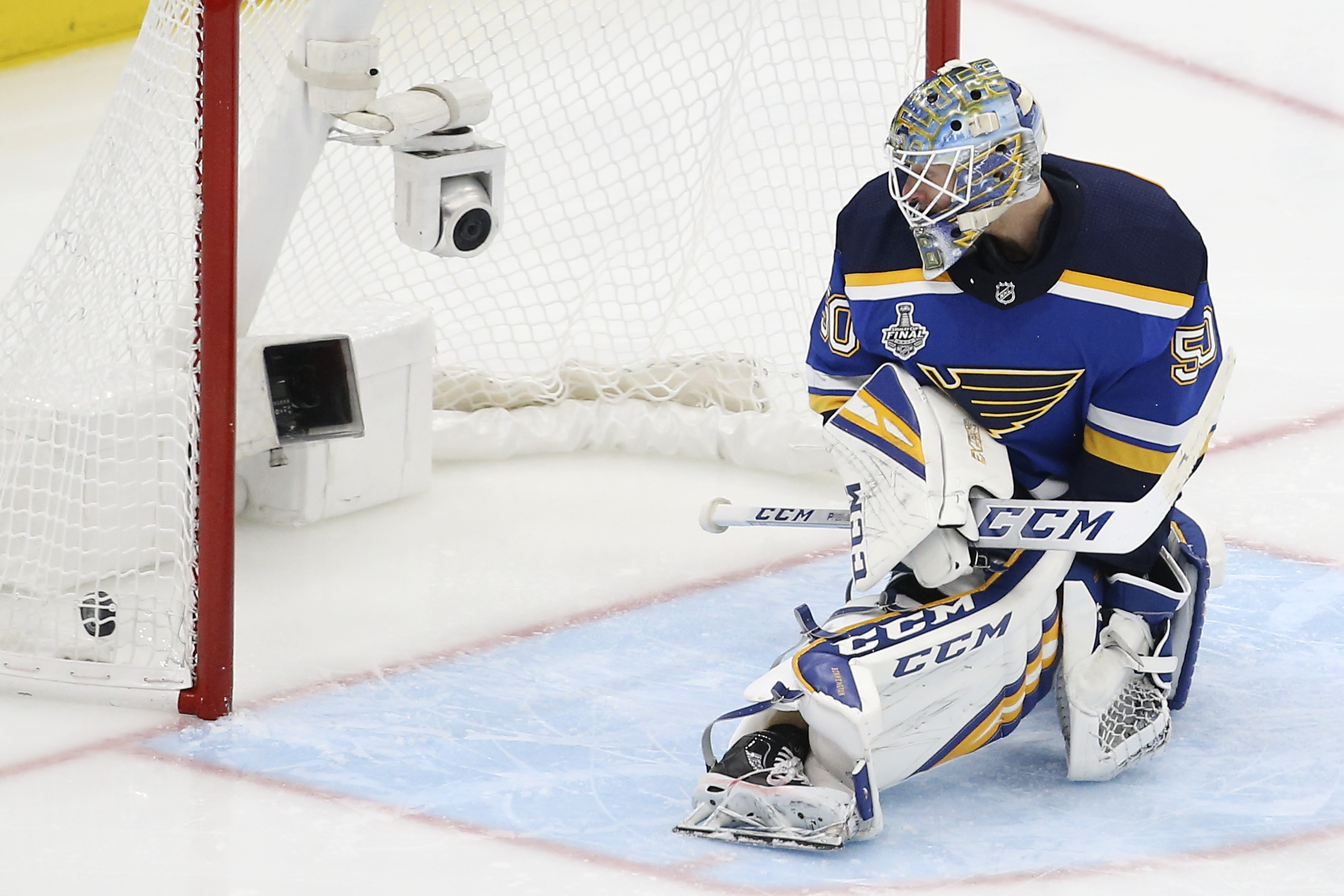 Blues can't capitalize on chances as Boston evens series
