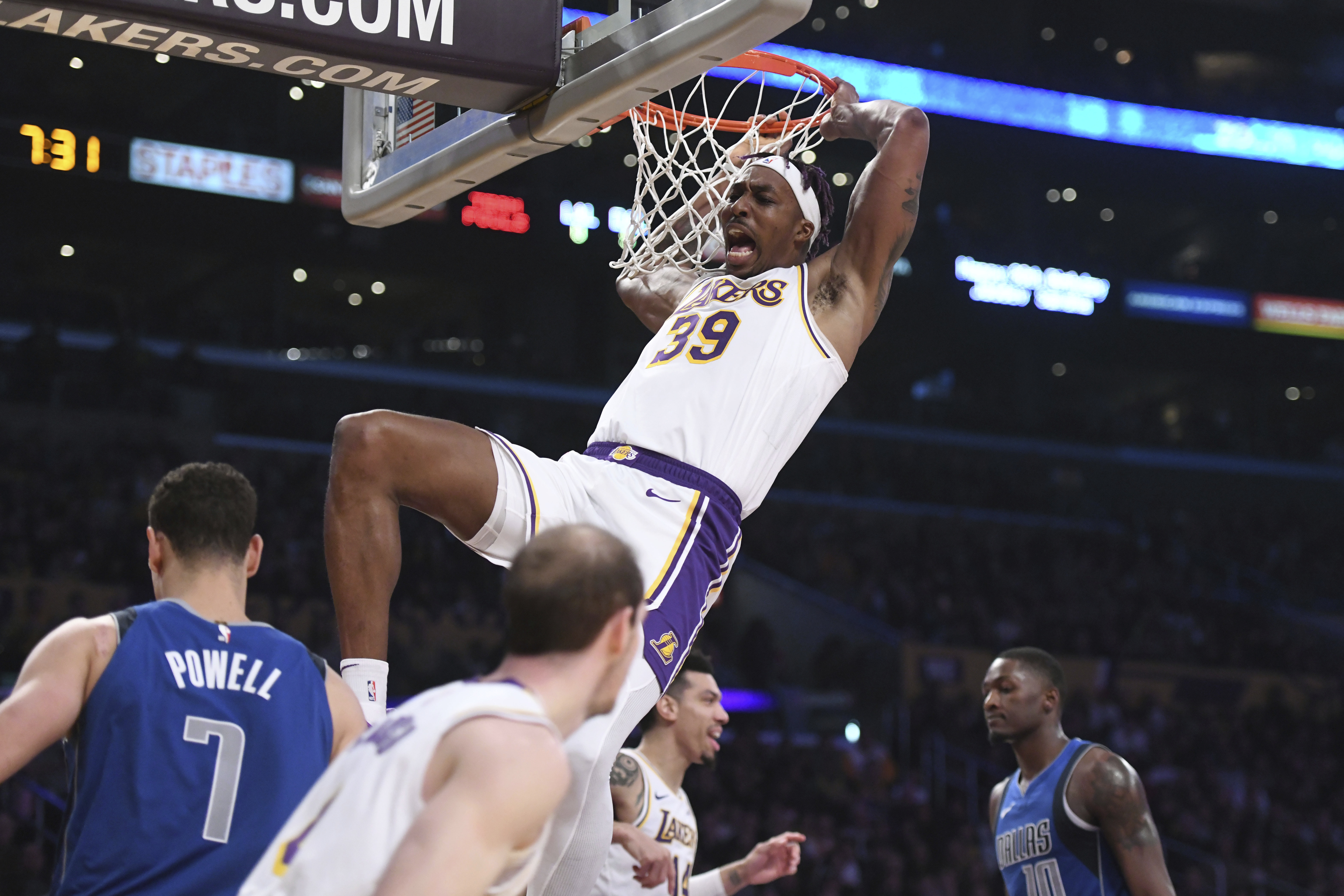 LeBron reaches assist milestone as Lakers beat Mavericks