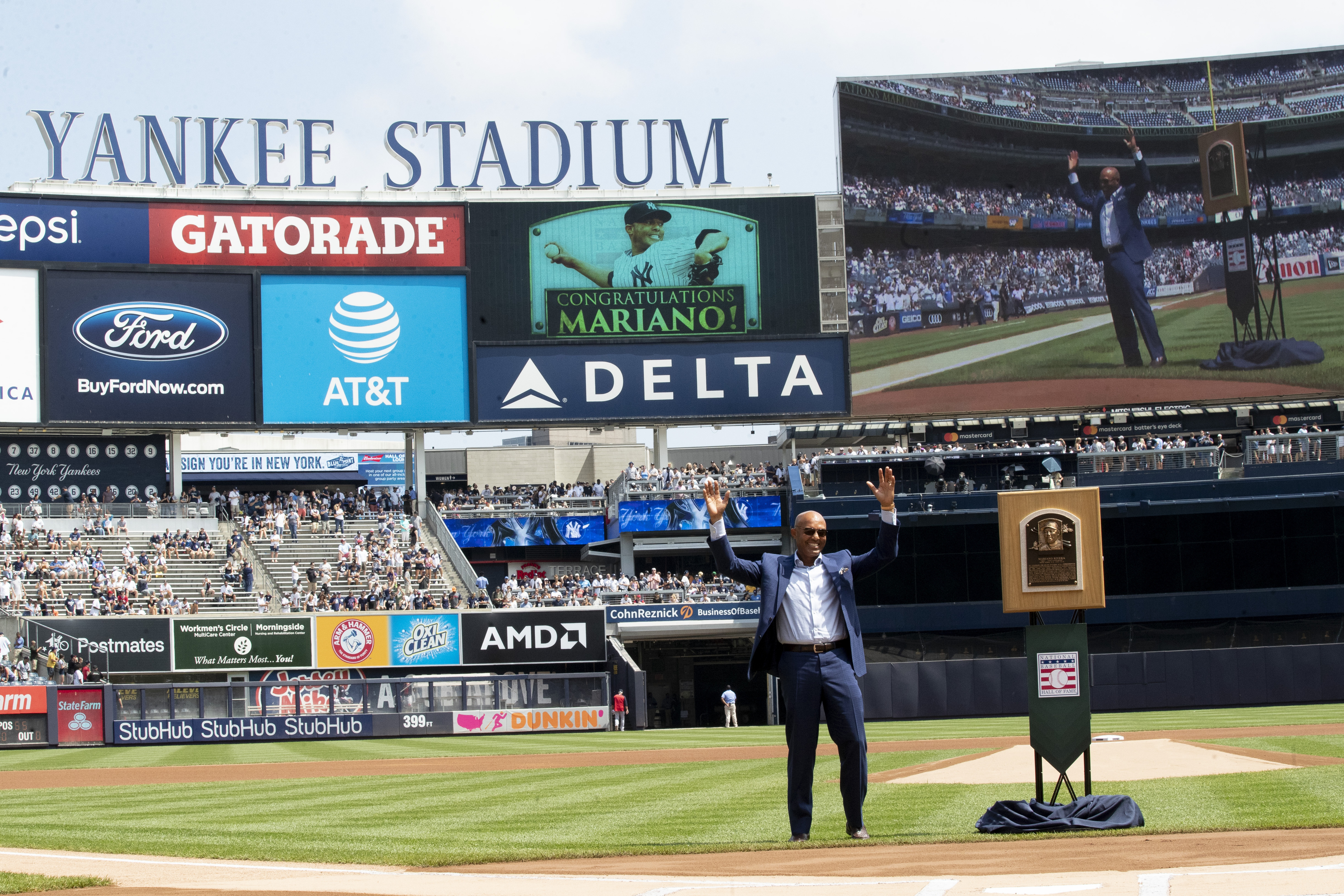 'Summer of Rivera' closes with Yankee Stadium celebration