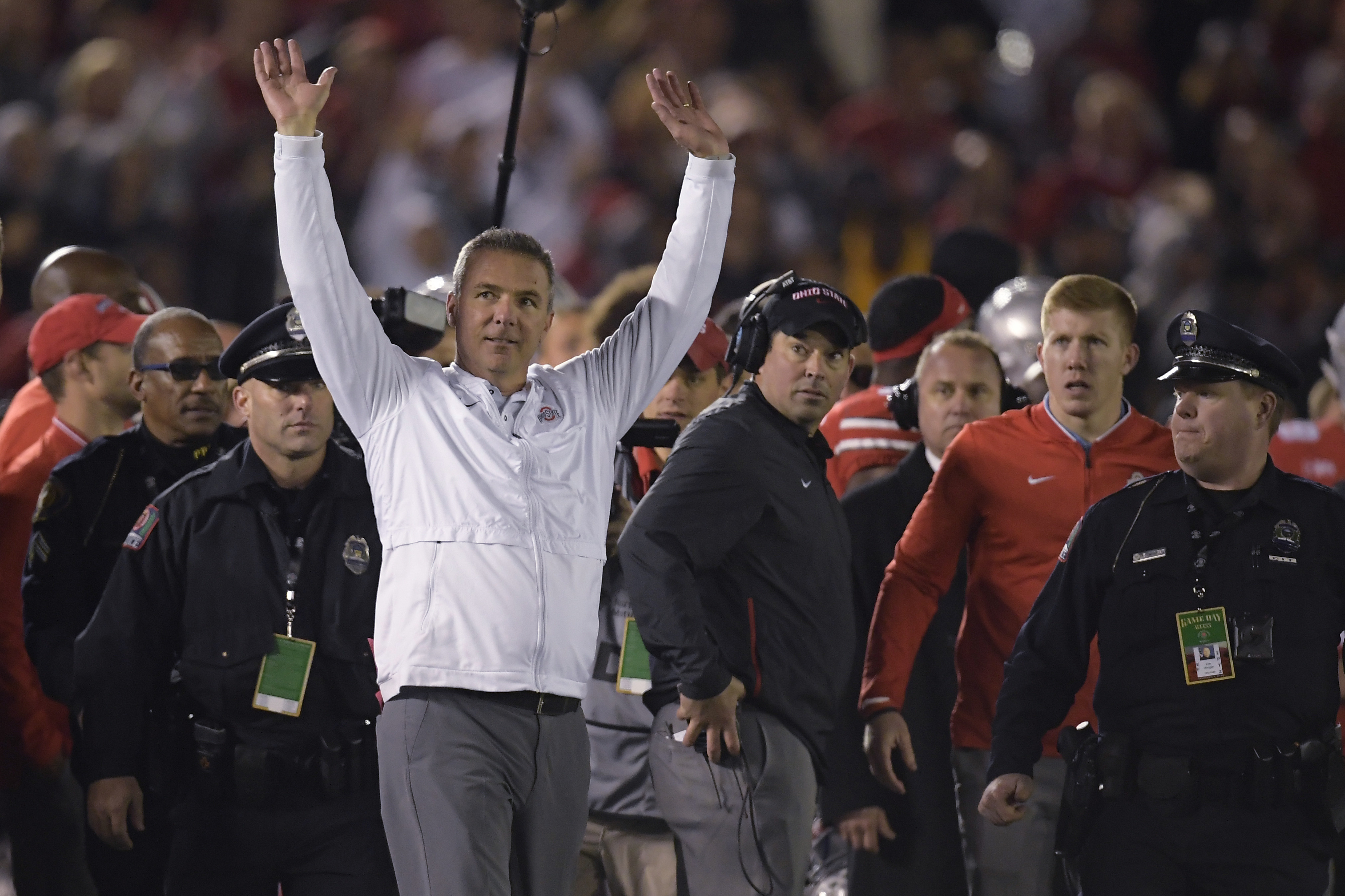 Meyer exits a winner, Buckeyes tops Huskies at Rose Bowl