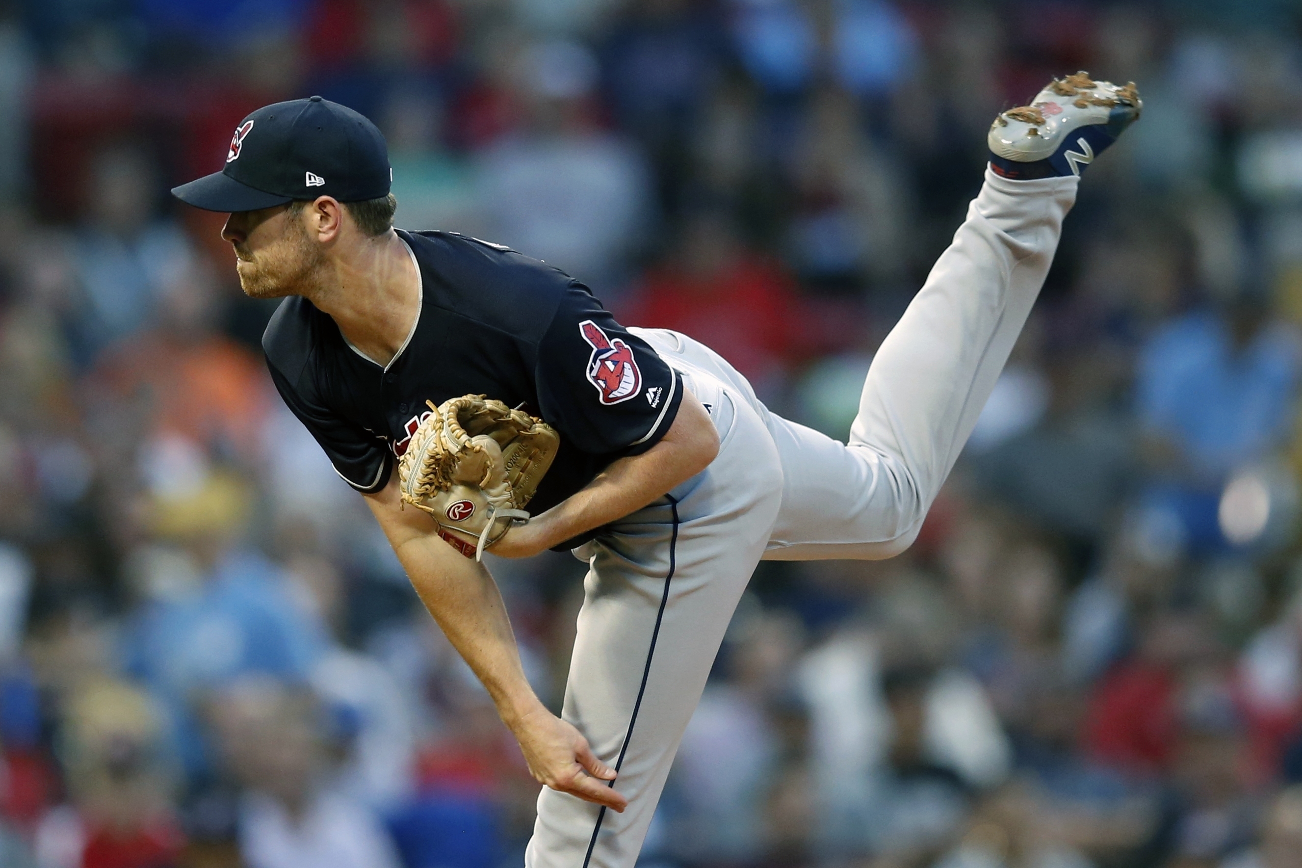 Rookie Bieber takes shutout into 7th, Indians top Bosox 6-3