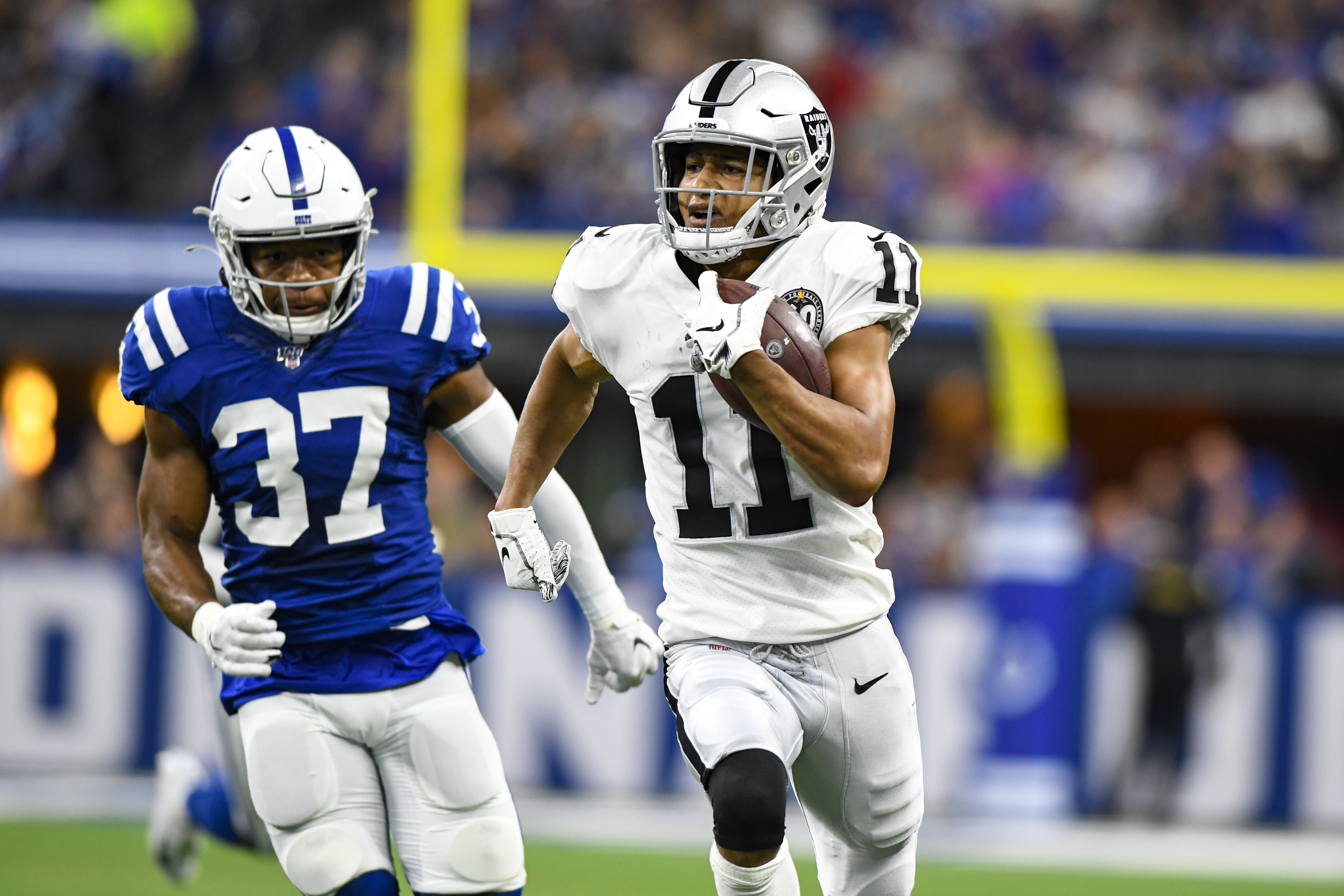 Raiders use fast start, interception return to beat Colts