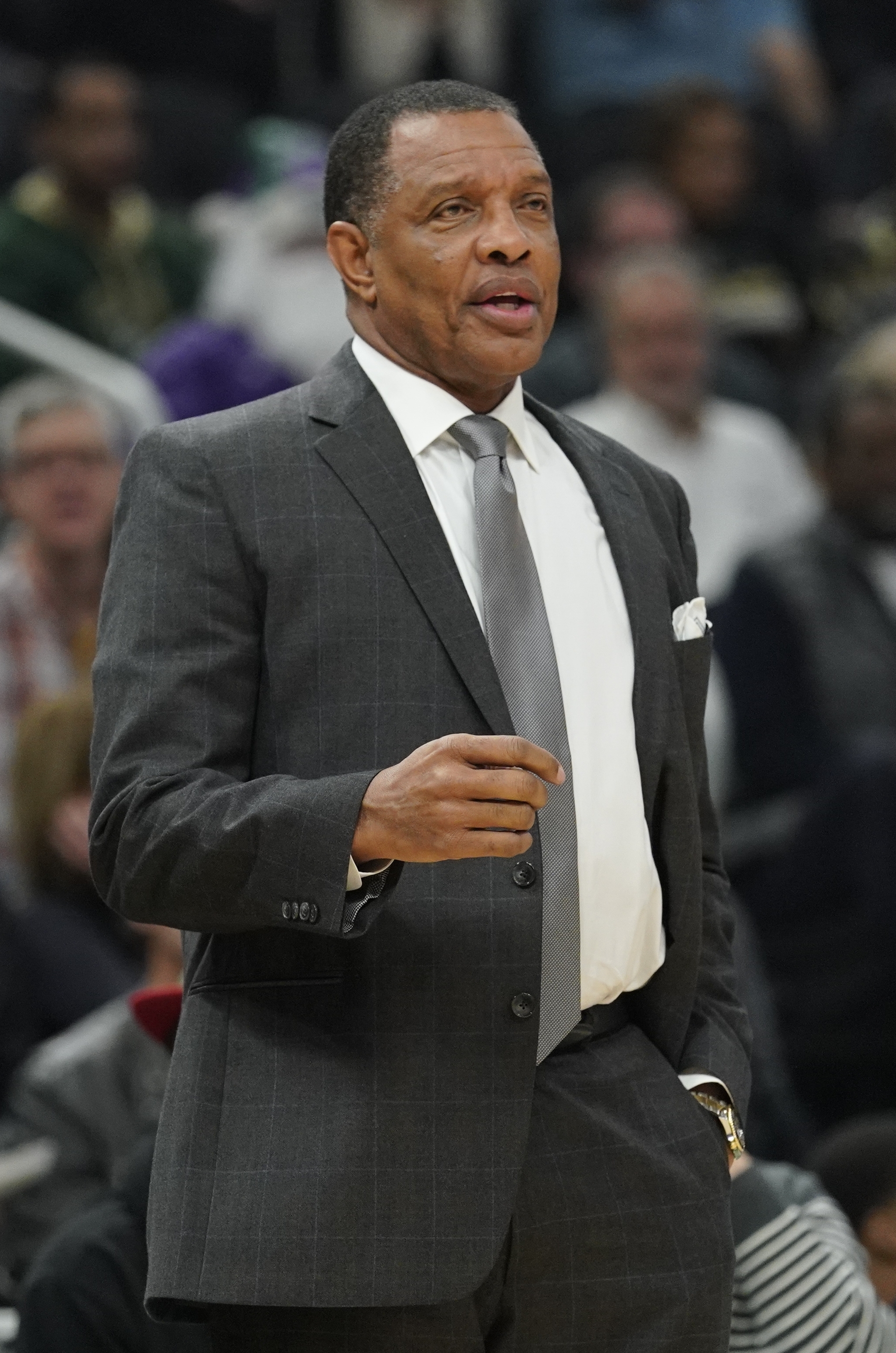 Pelicans’ Gentry defends LeBron James on tampering charge