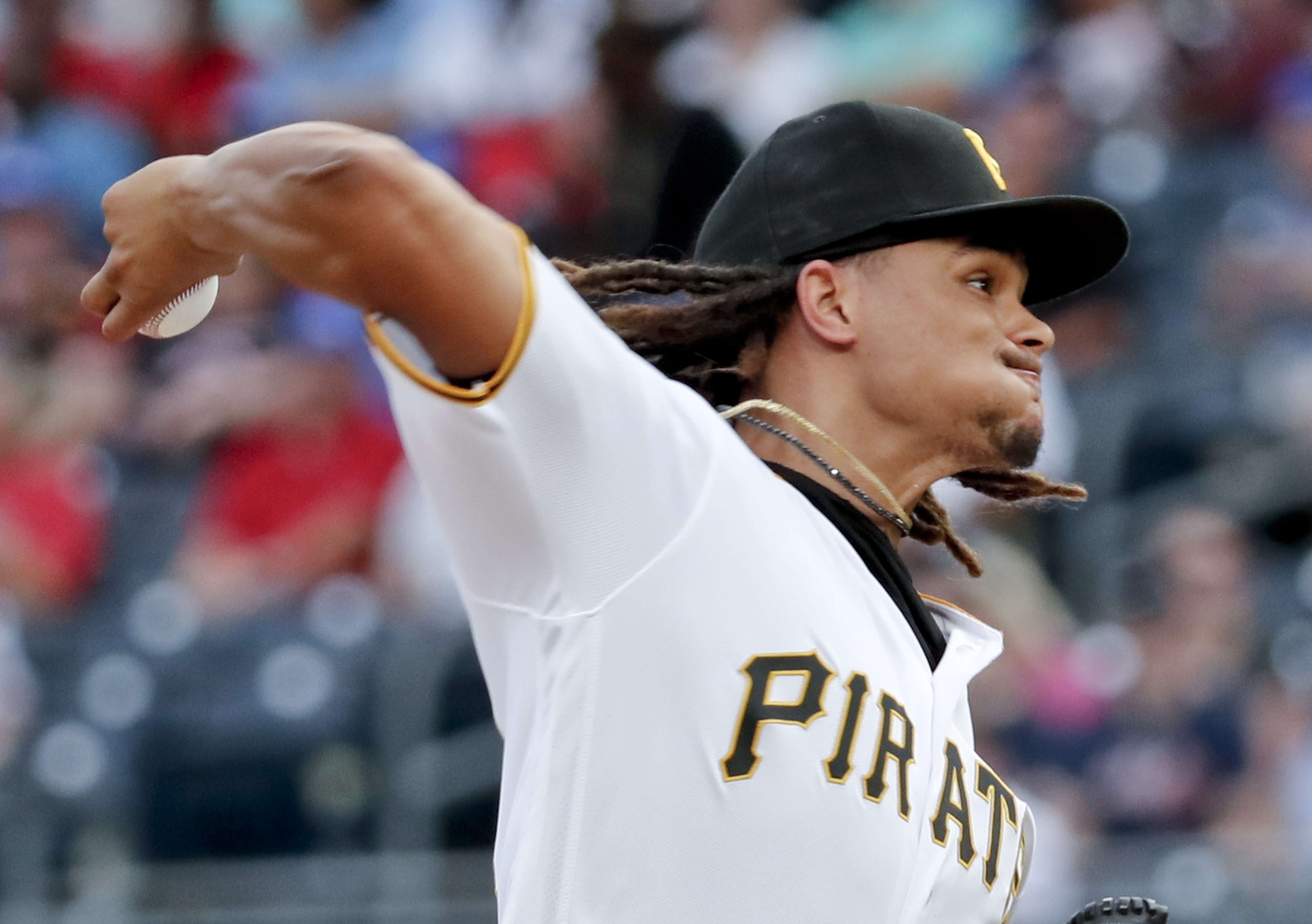 Pirates pitcher Archer appears to hurt leg while batting