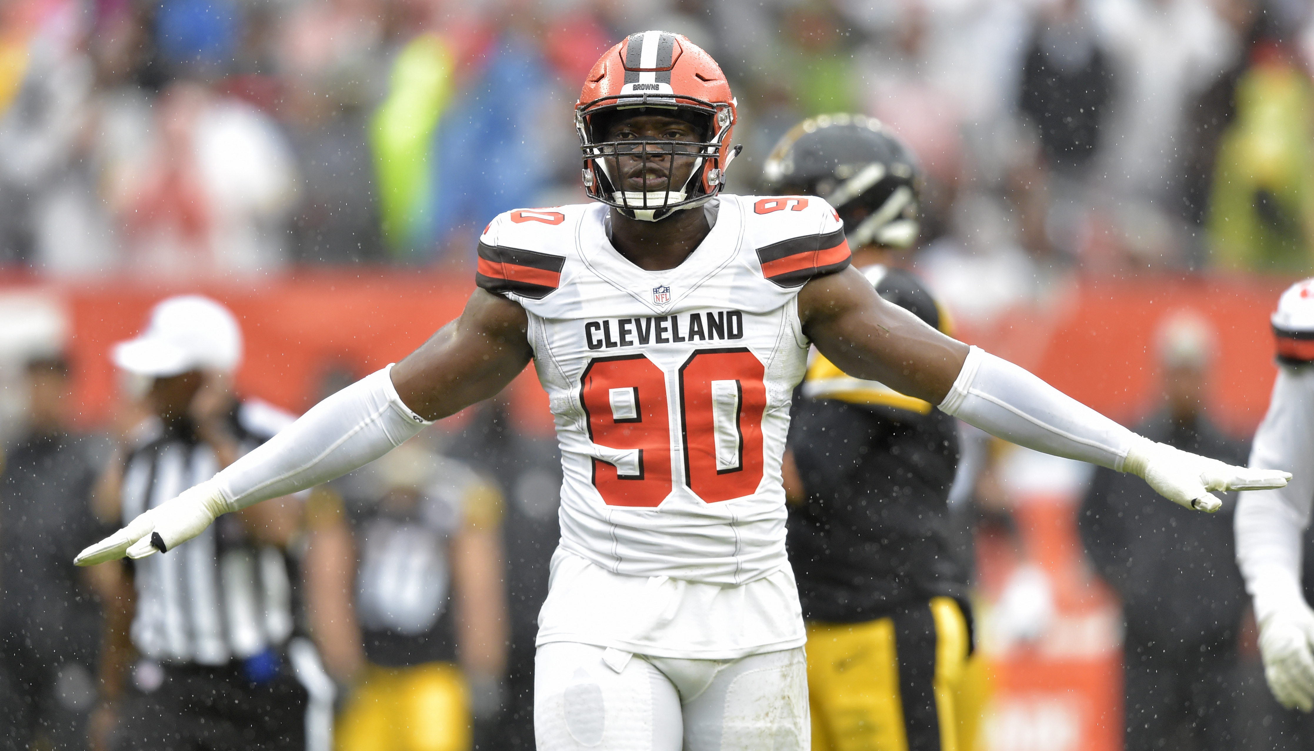 Browns' DE Ogbah dealing with sprained left ankle