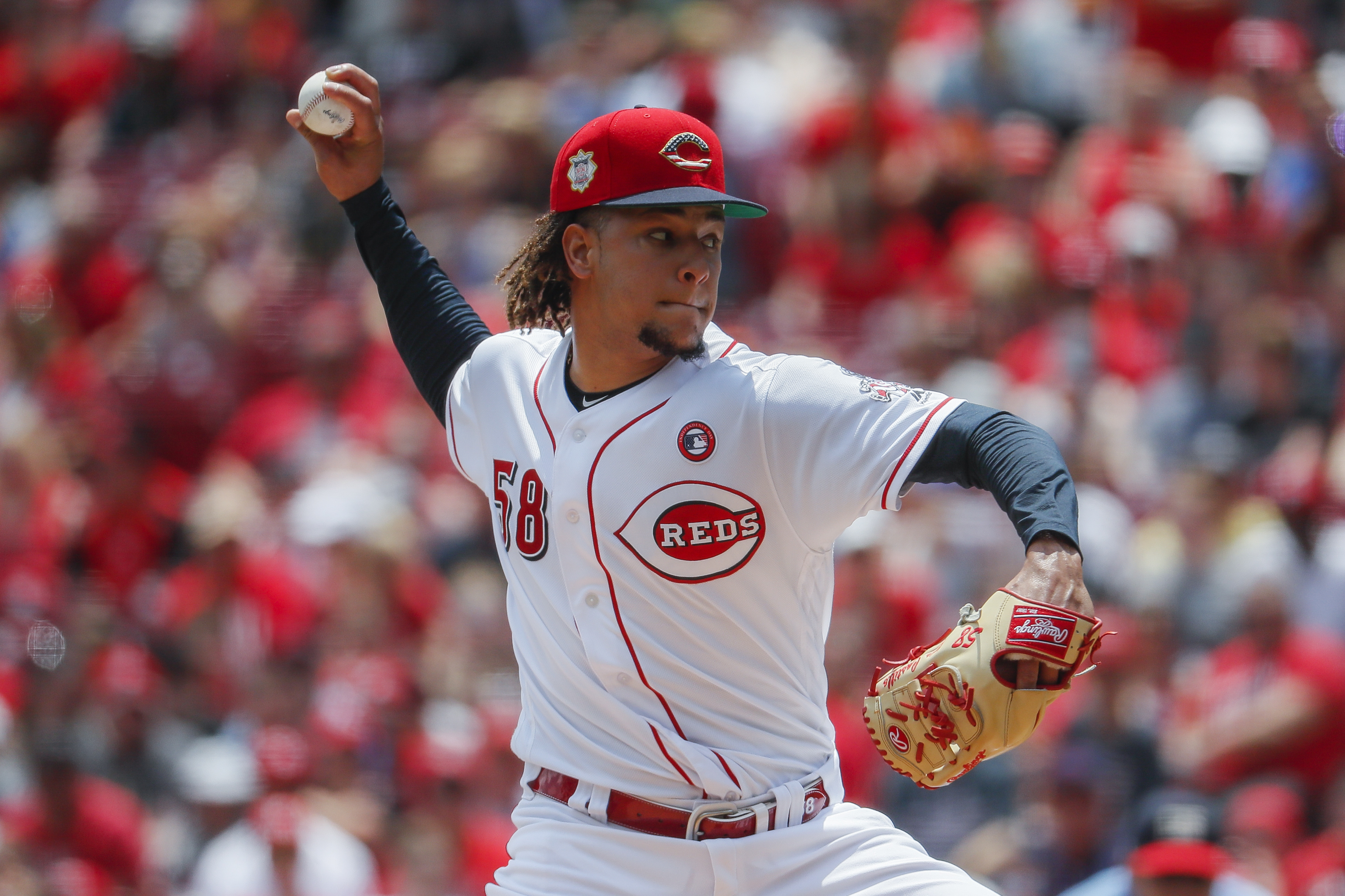 Castillo pitches Reds past slumping Brewers 1-0