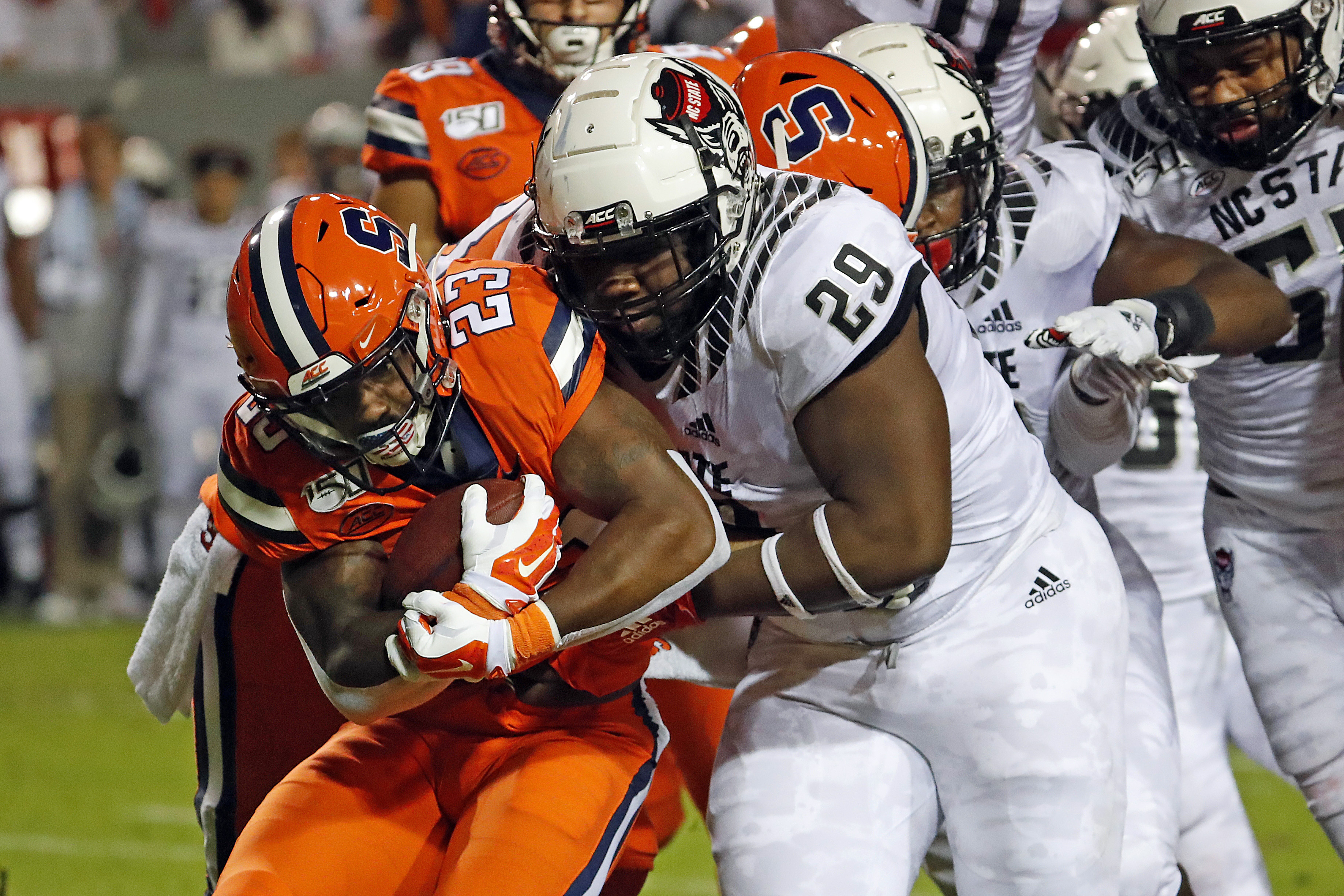 NC State's defense gets 8 sacks in 16-10 win over Syracuse