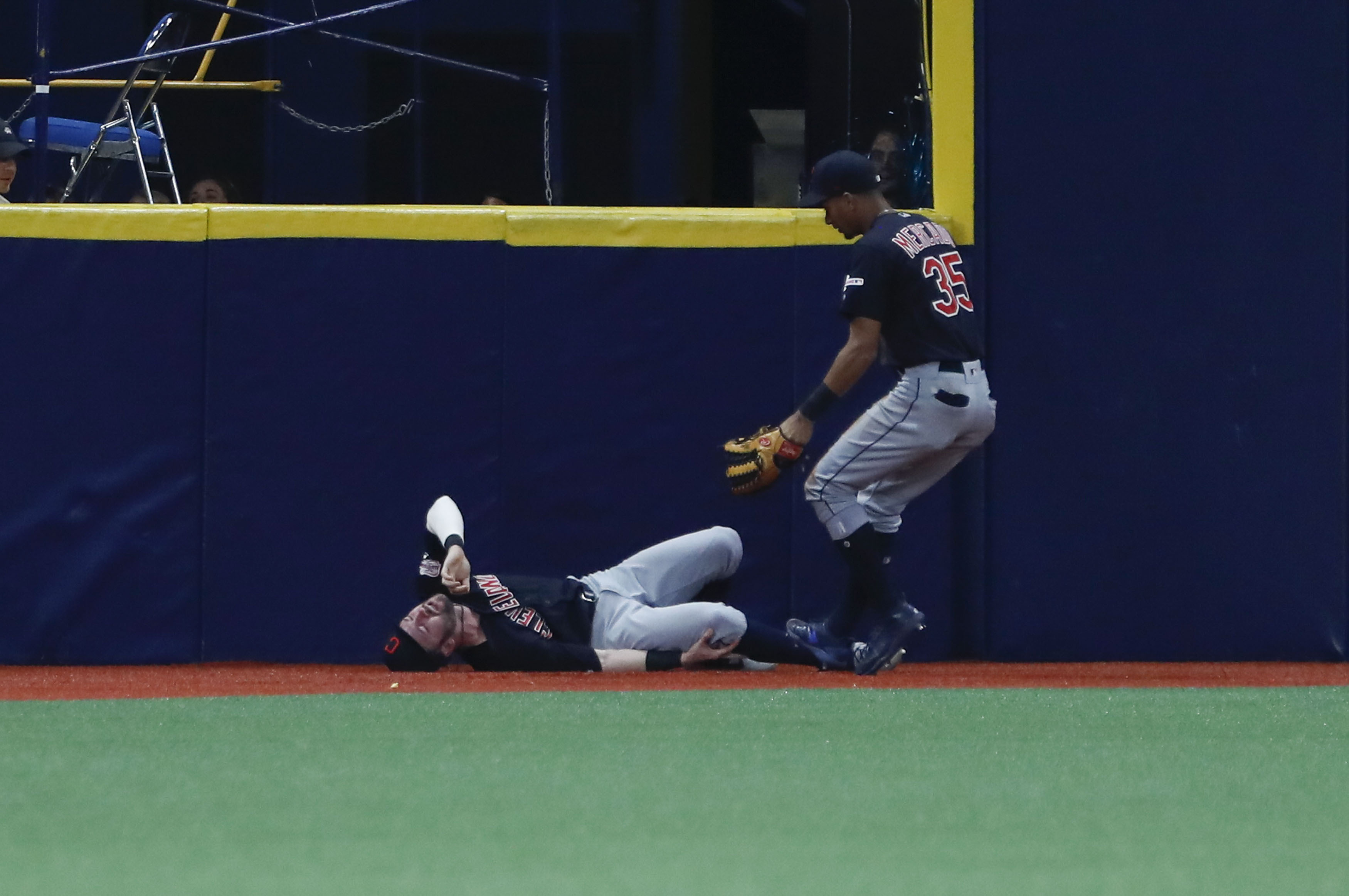 Indians lose OF Naquin with torn ACL in right knee