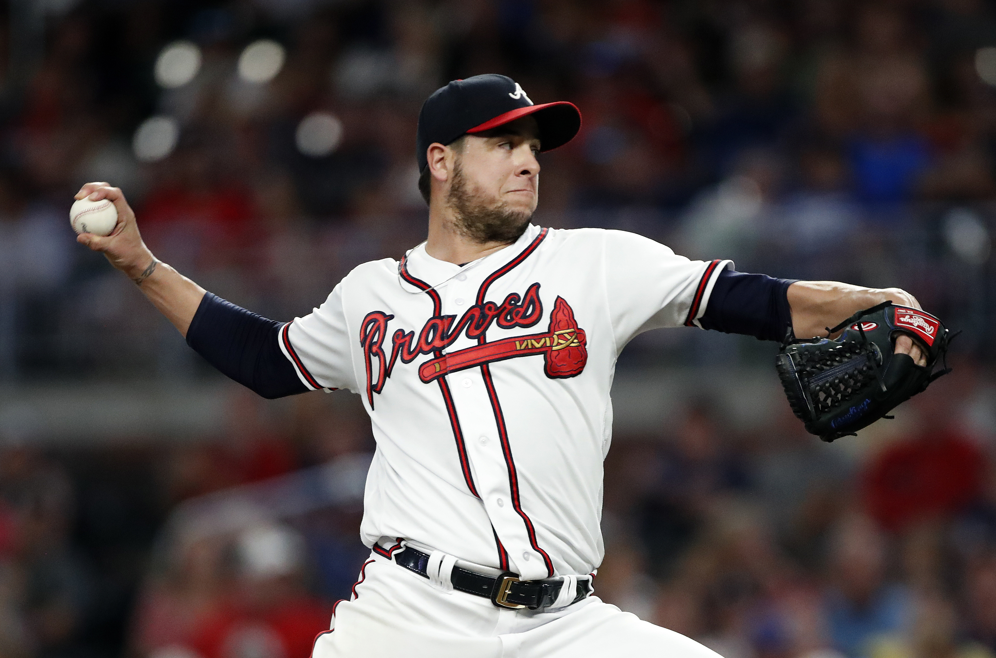 Braves reliever Swarzak on IL with shoulder inflammation