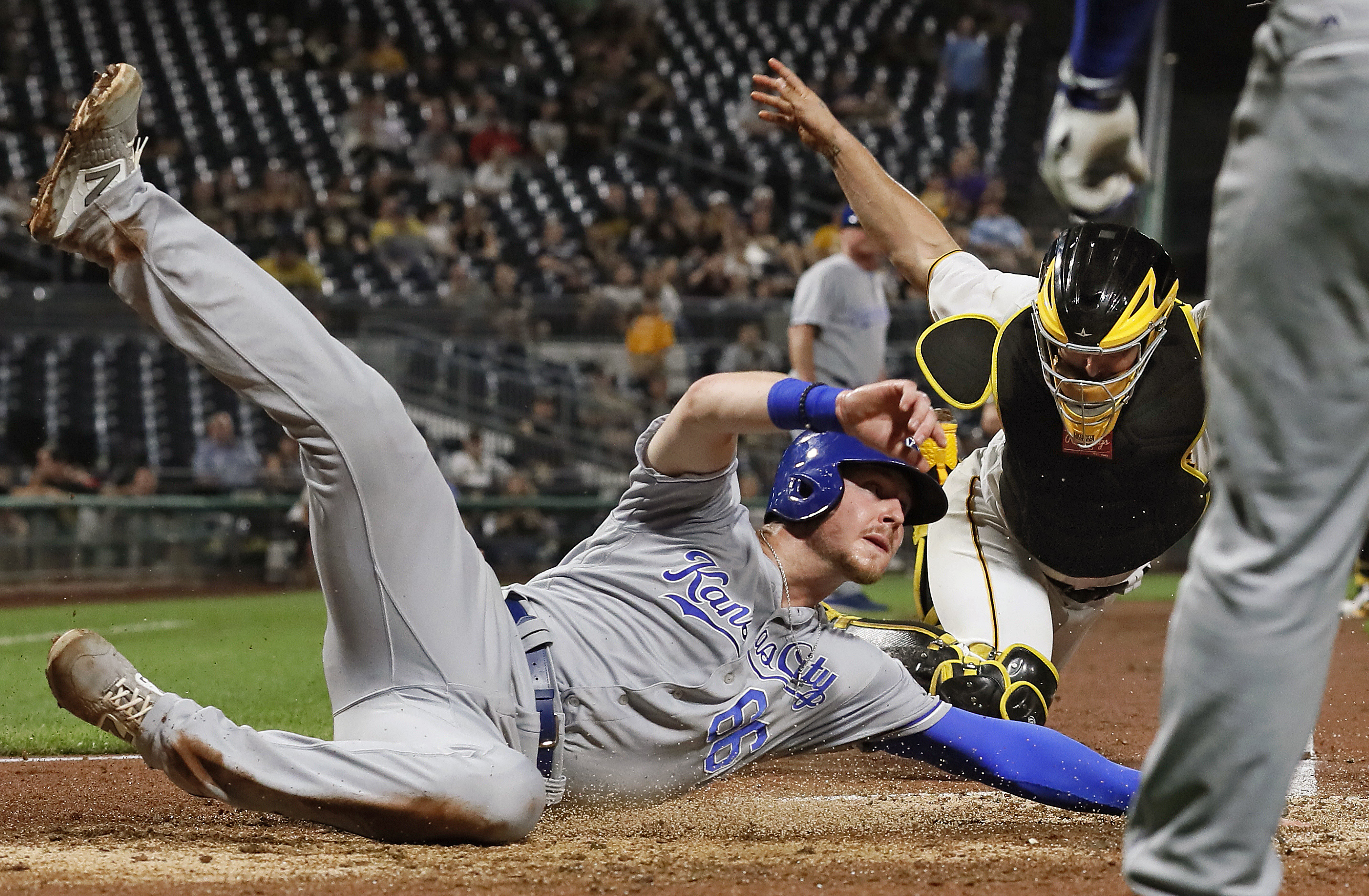 Lavarnway drives in winning run, Pirates top Royals in 11