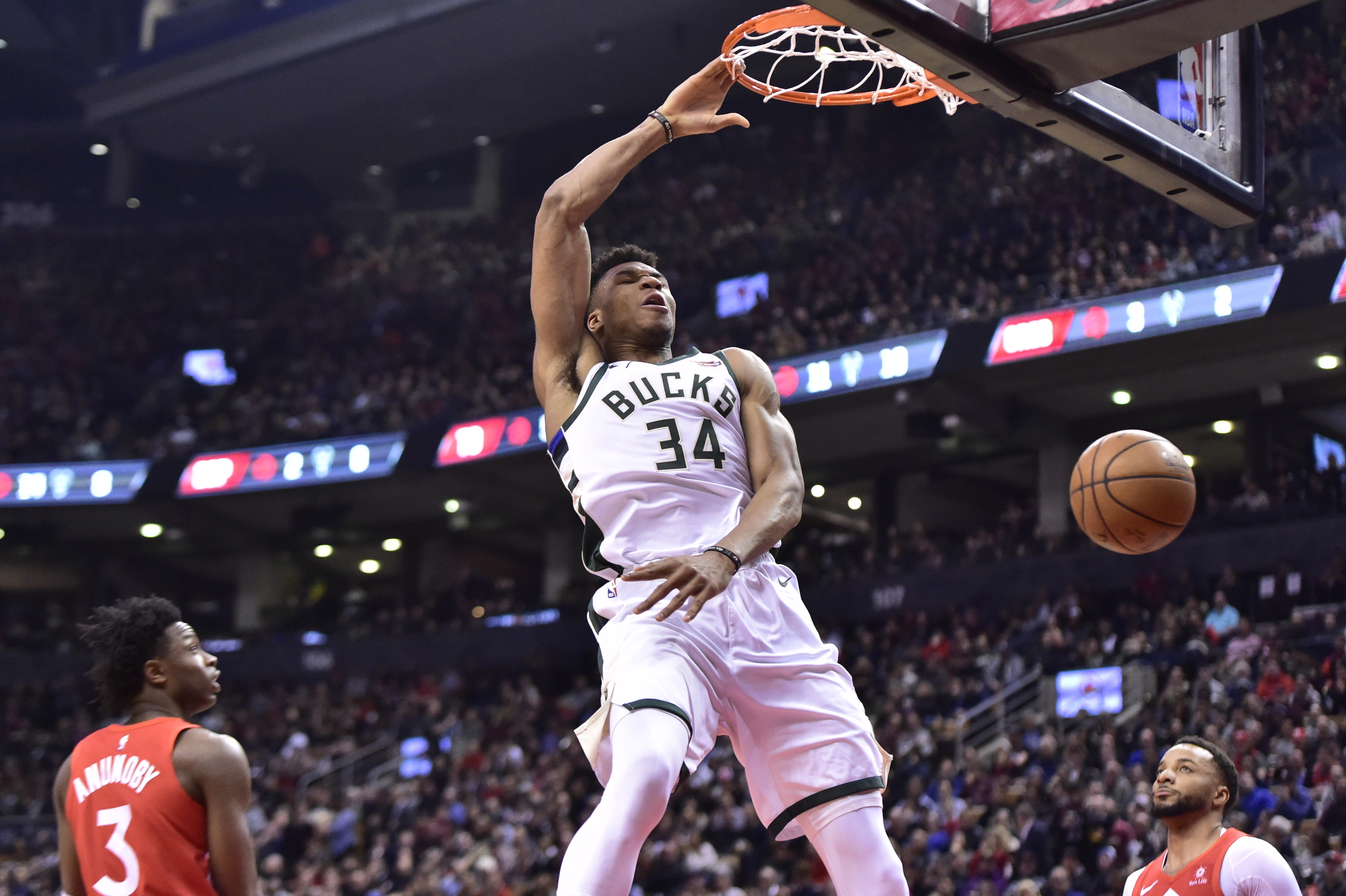 Antetokounmpo scores 19, Bucks beat Raptors 105-92