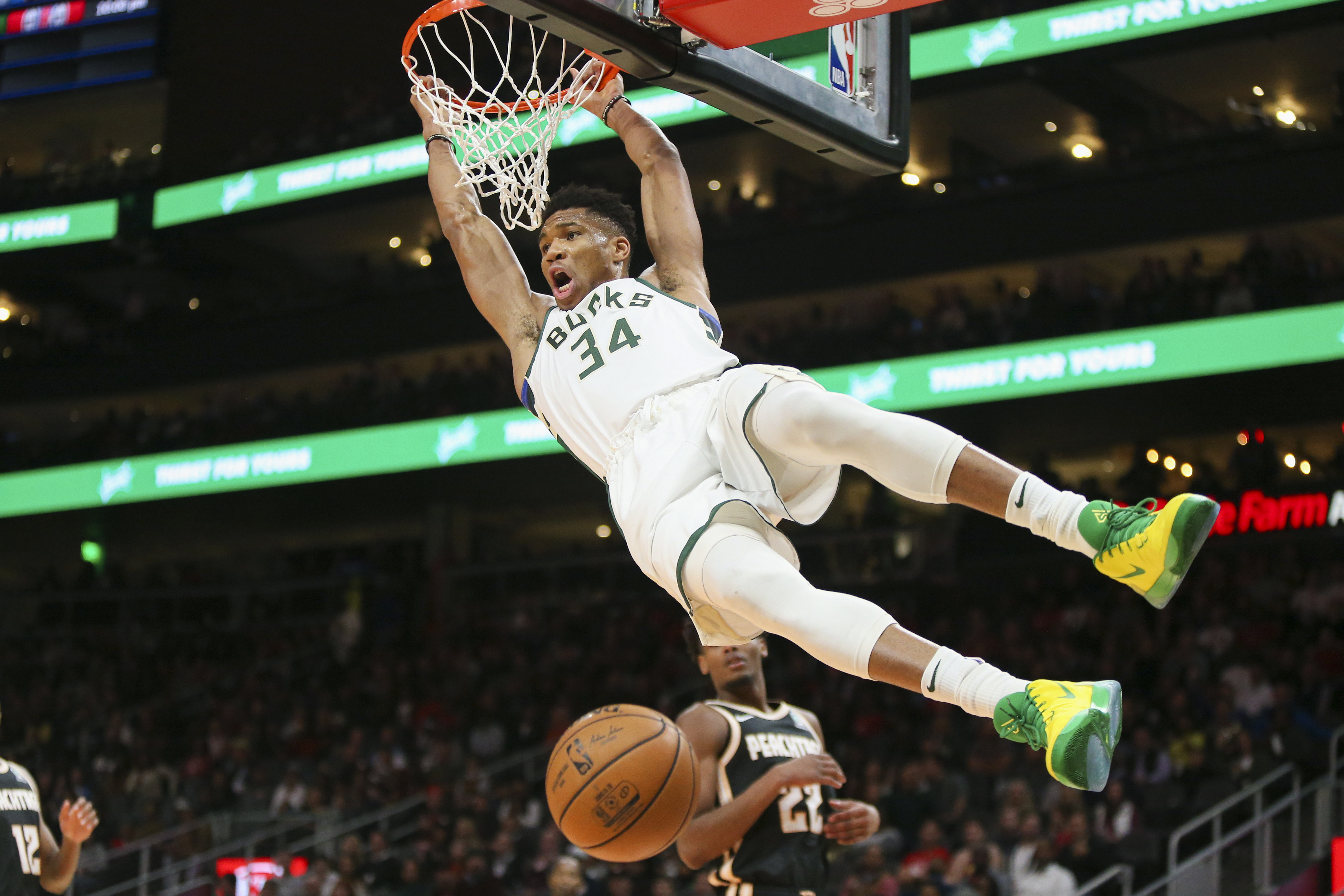 Antetokounmpo, Bledsoe spark Bucks to win over Hawks