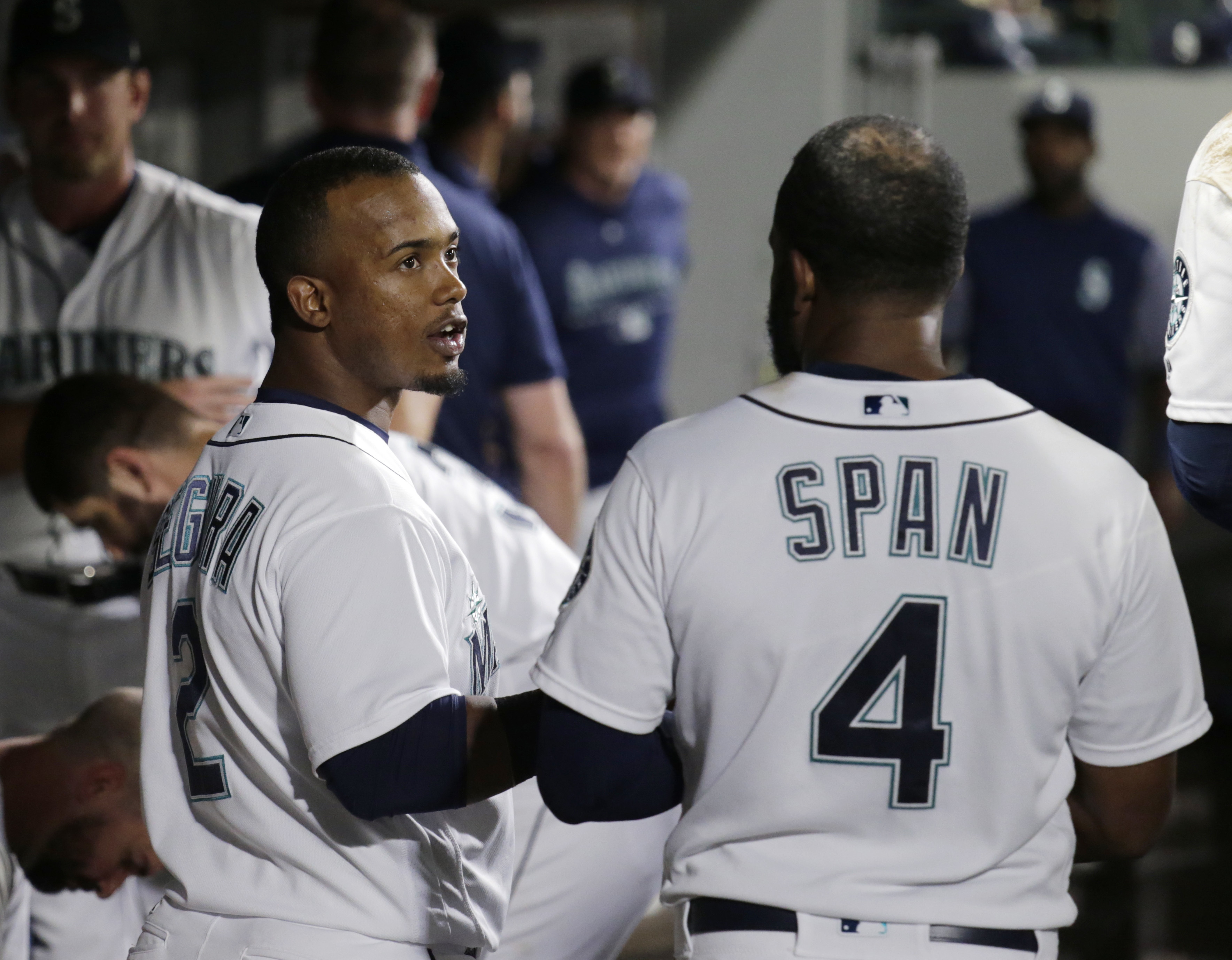 Mariners get into clubhouse brawl, then lose to Orioles 5-3