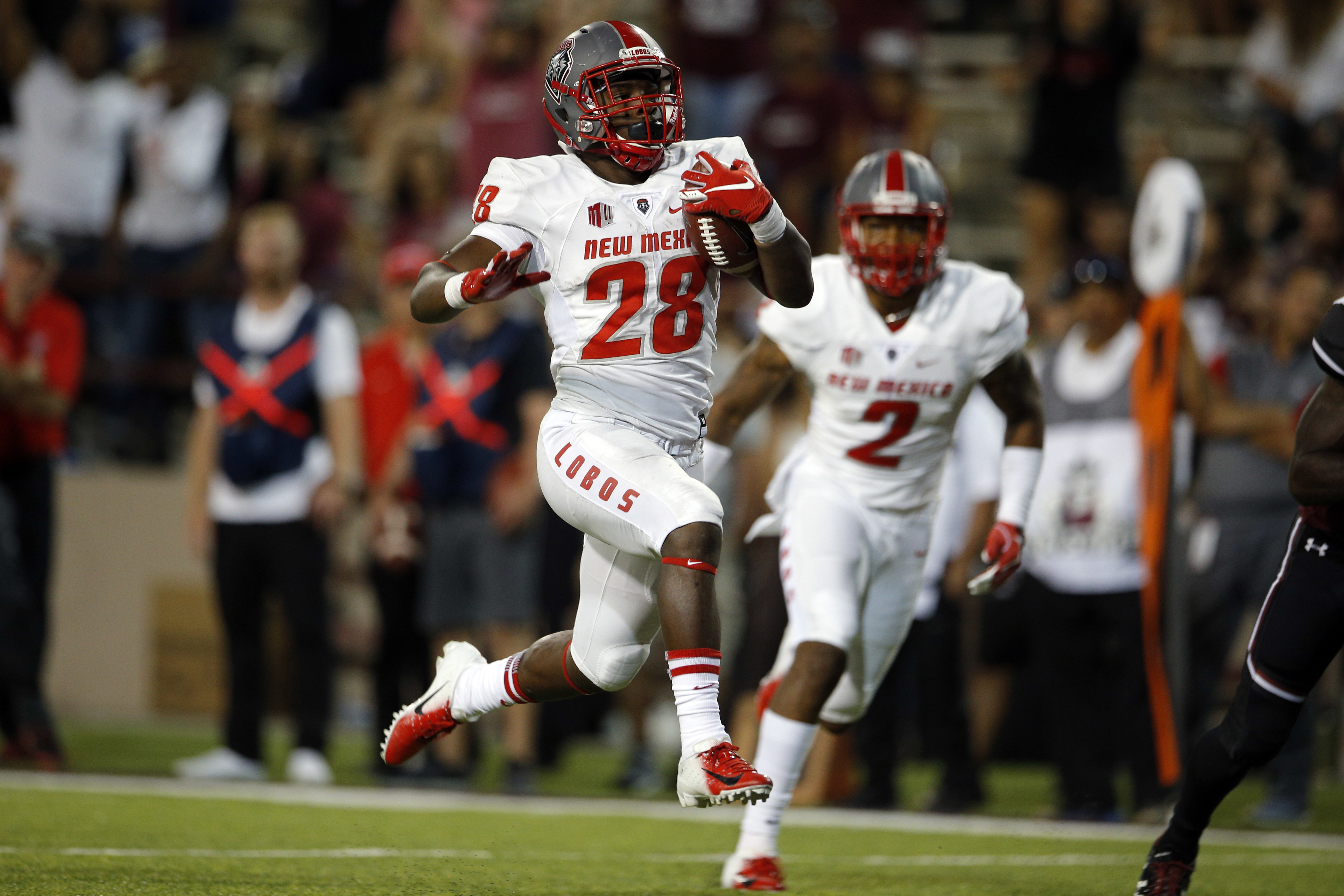 Davis' 4 rushing TDs help New Mexico beat New Mexico State