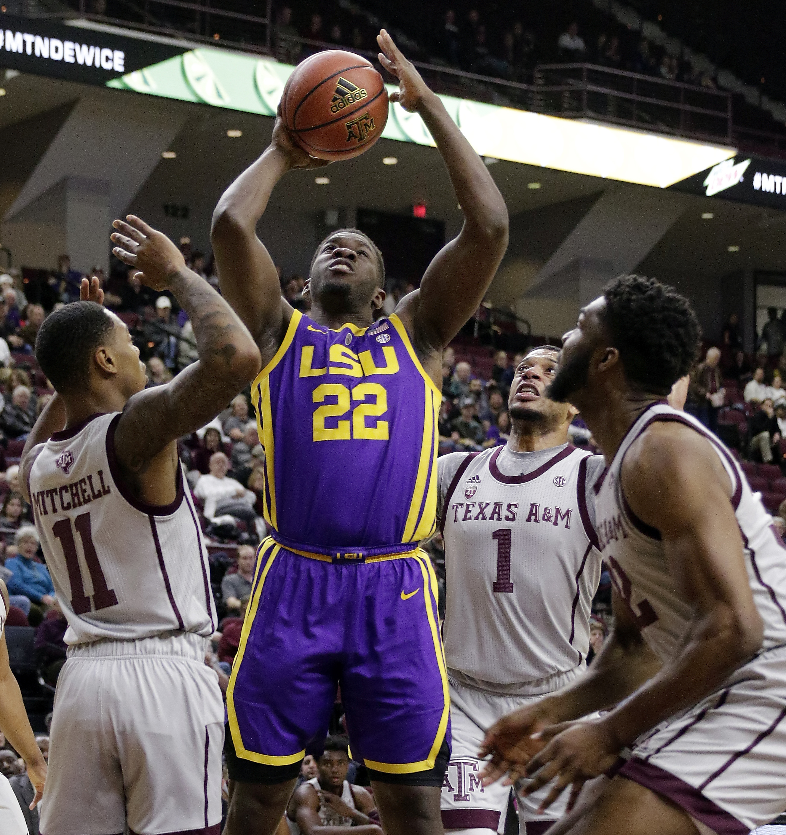 Waters scores 36 to lead No. 19 LSU over Texas A&M, 72-57