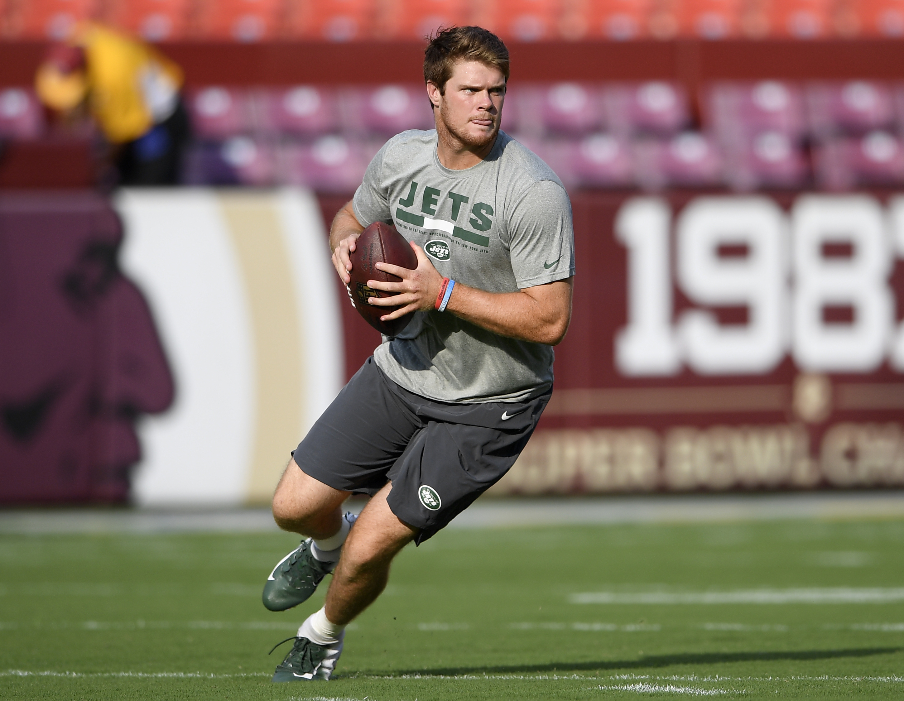 Rookie Sam Darnold starts at QB for Jets at Redskins