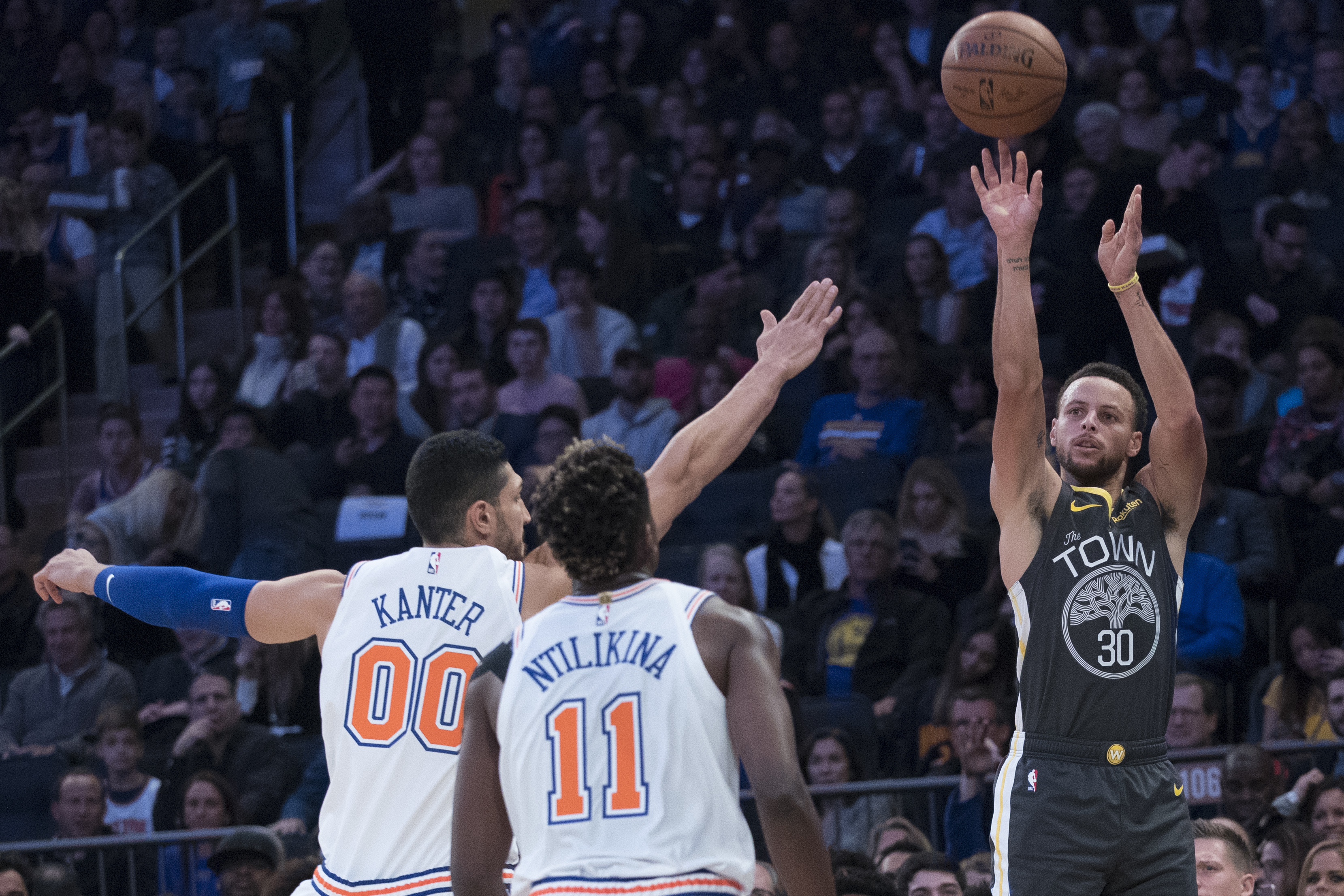 Durant scores 41 at MSG, Warriors beat Knicks 128-100