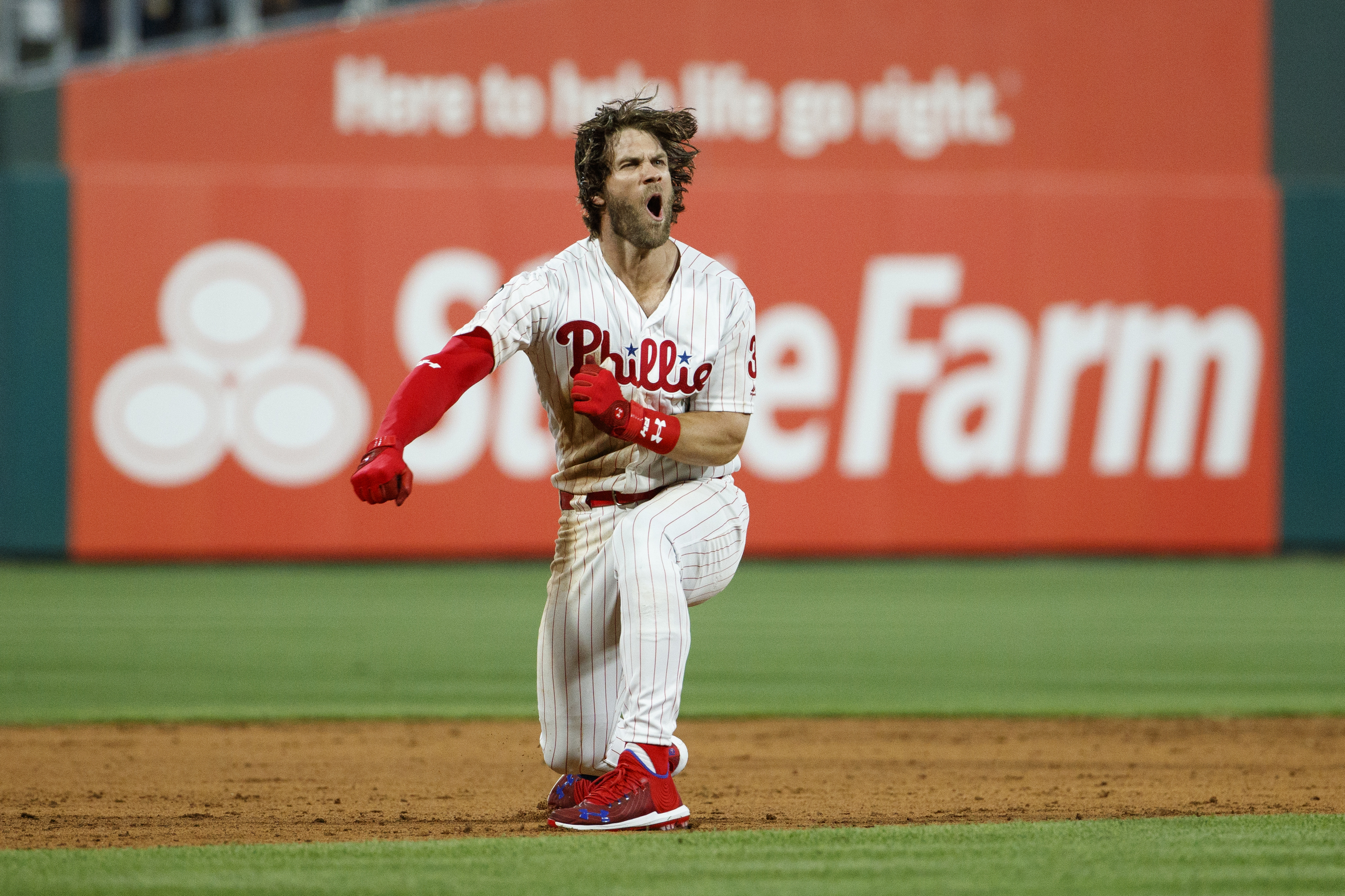Harper drives in 5 runs, Phillies rally past Dodgers 9-8