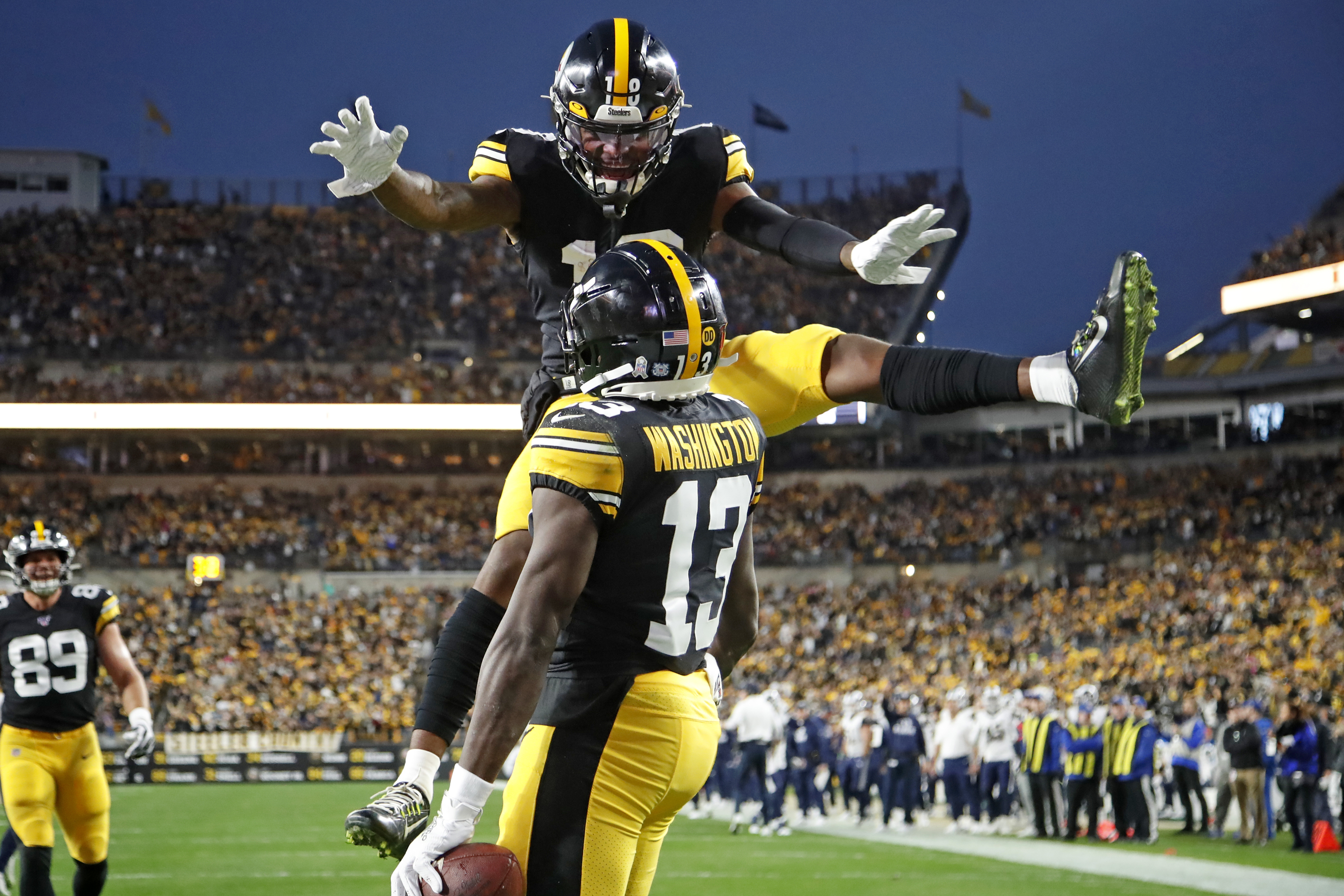 Steelers defense leads way in 17-12 win over Rams