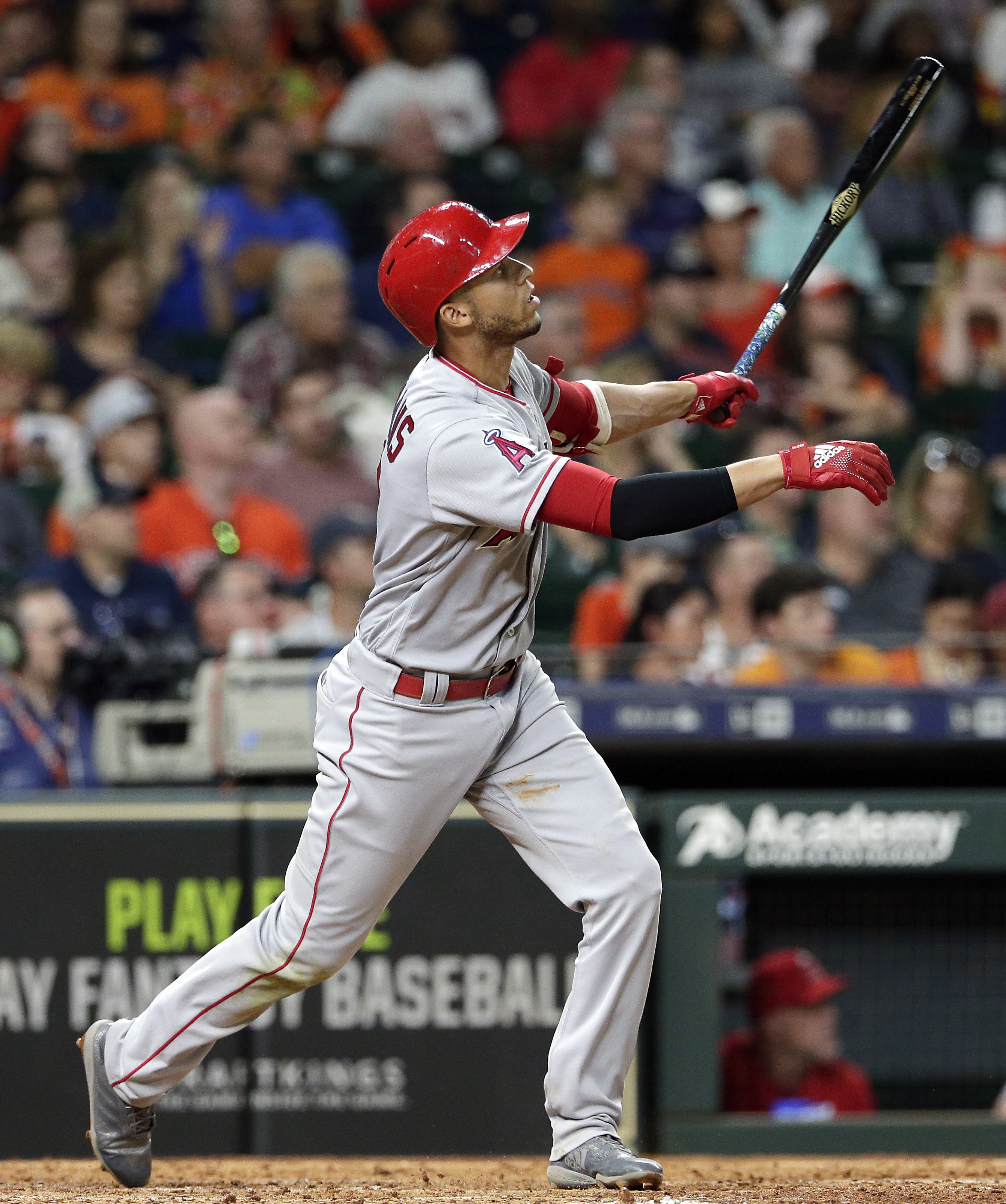 Simmons’ 2-run HR helps Angels beat Astros 3-0