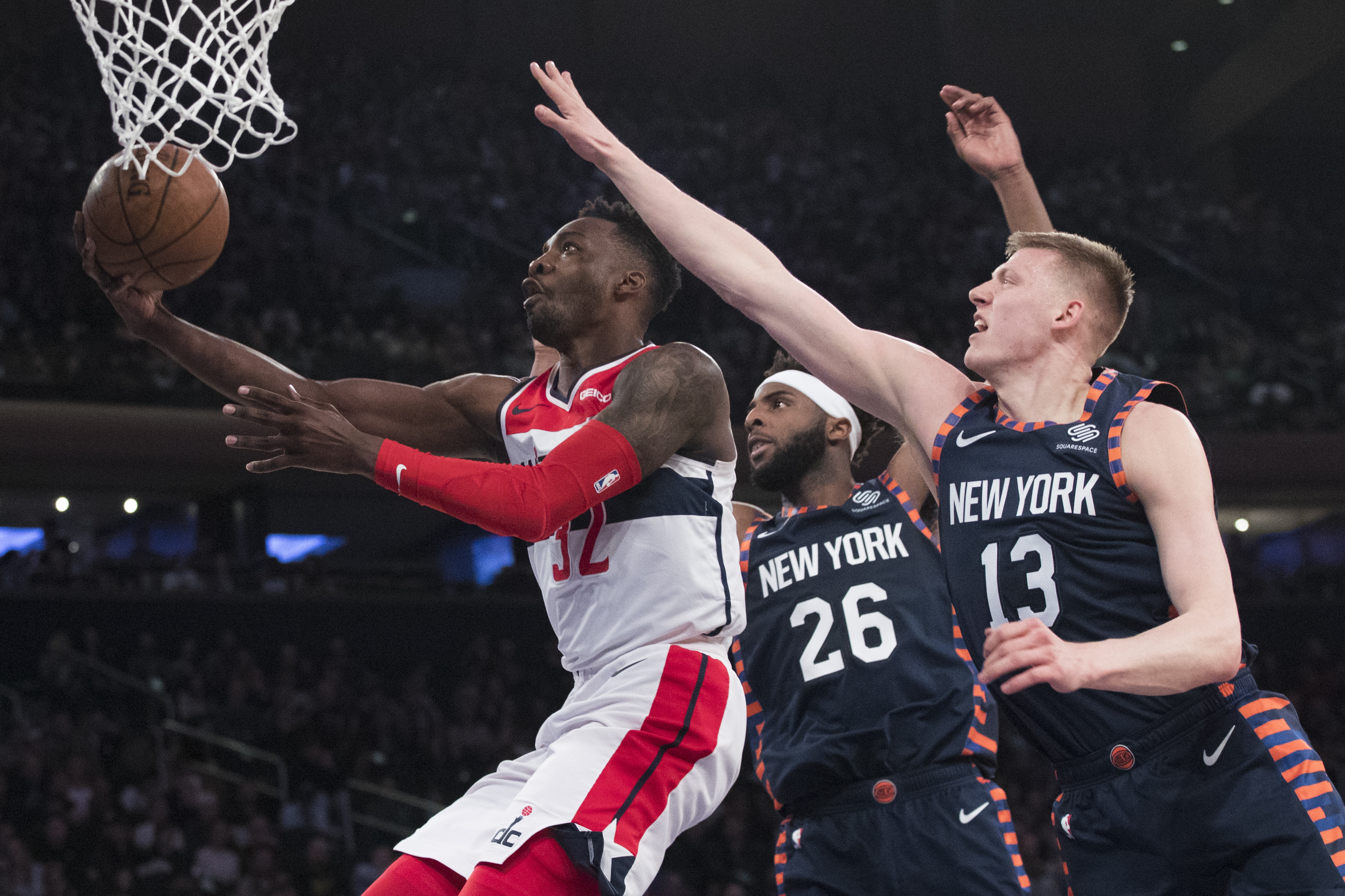 Knicks rally in 4th, end long home losing streak to Wizards