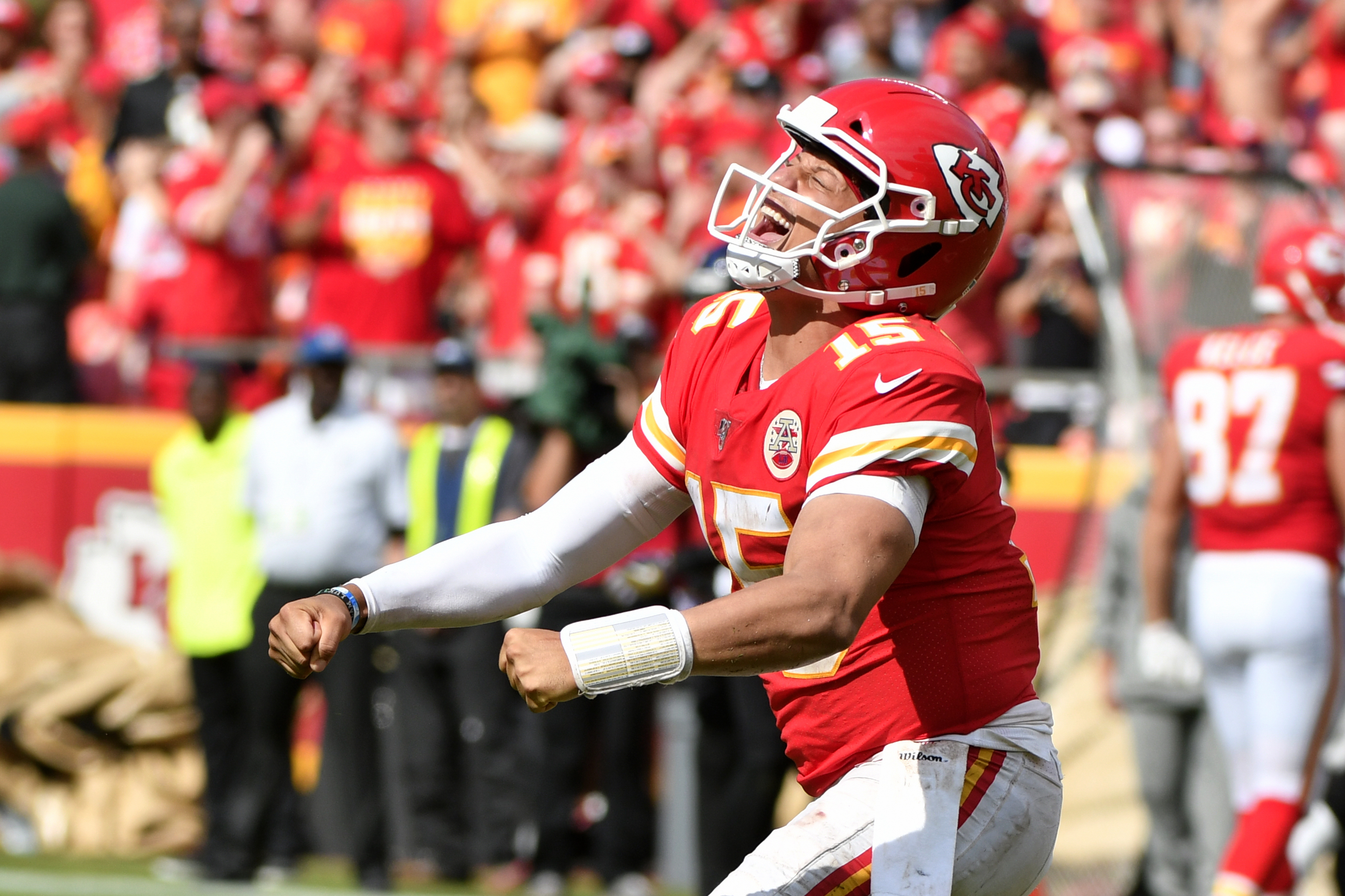 Chiefs stop 3 2-point conversions, beat Ravens 33-28