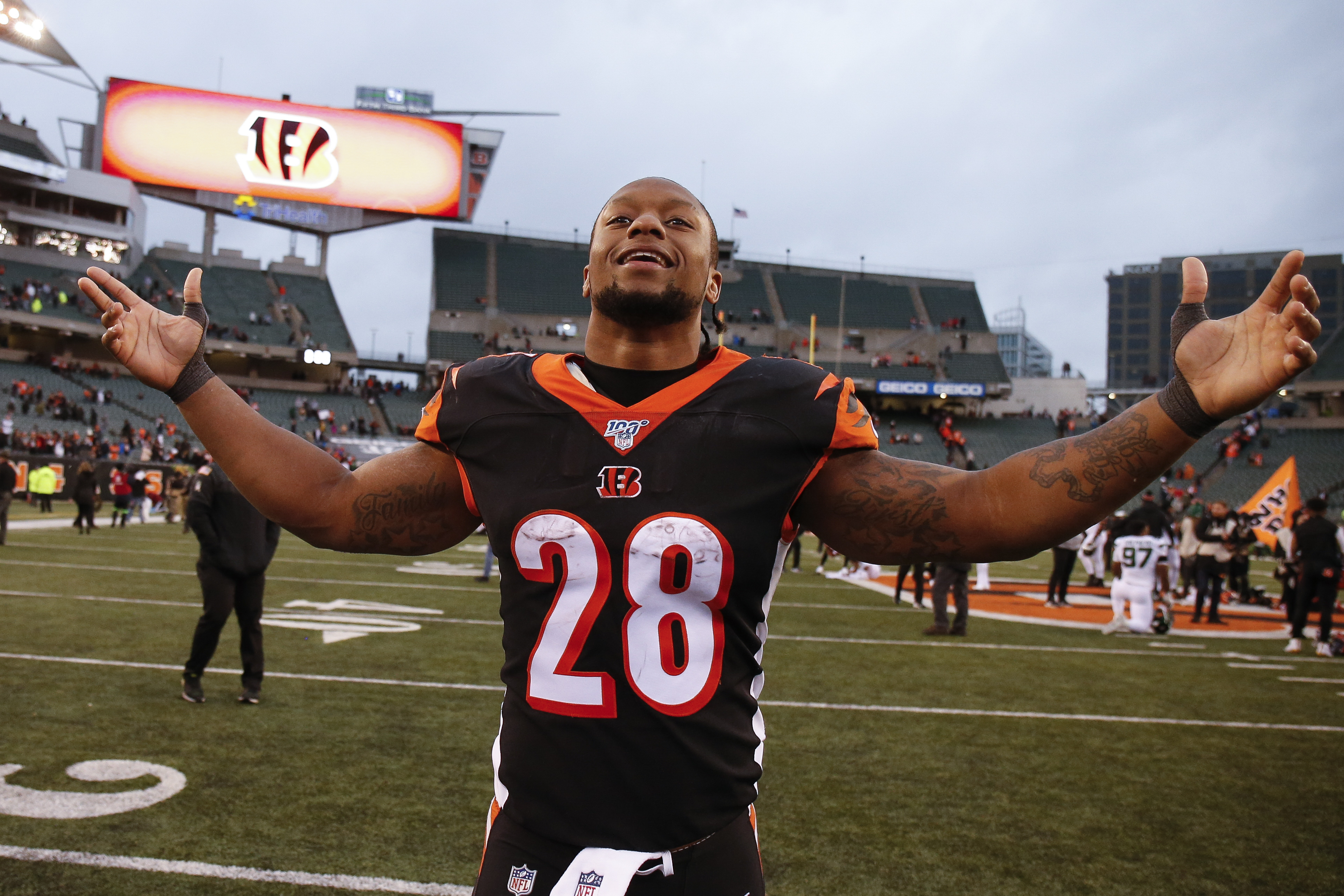 Bengals get first victory, knock off bungling Jets 22-6