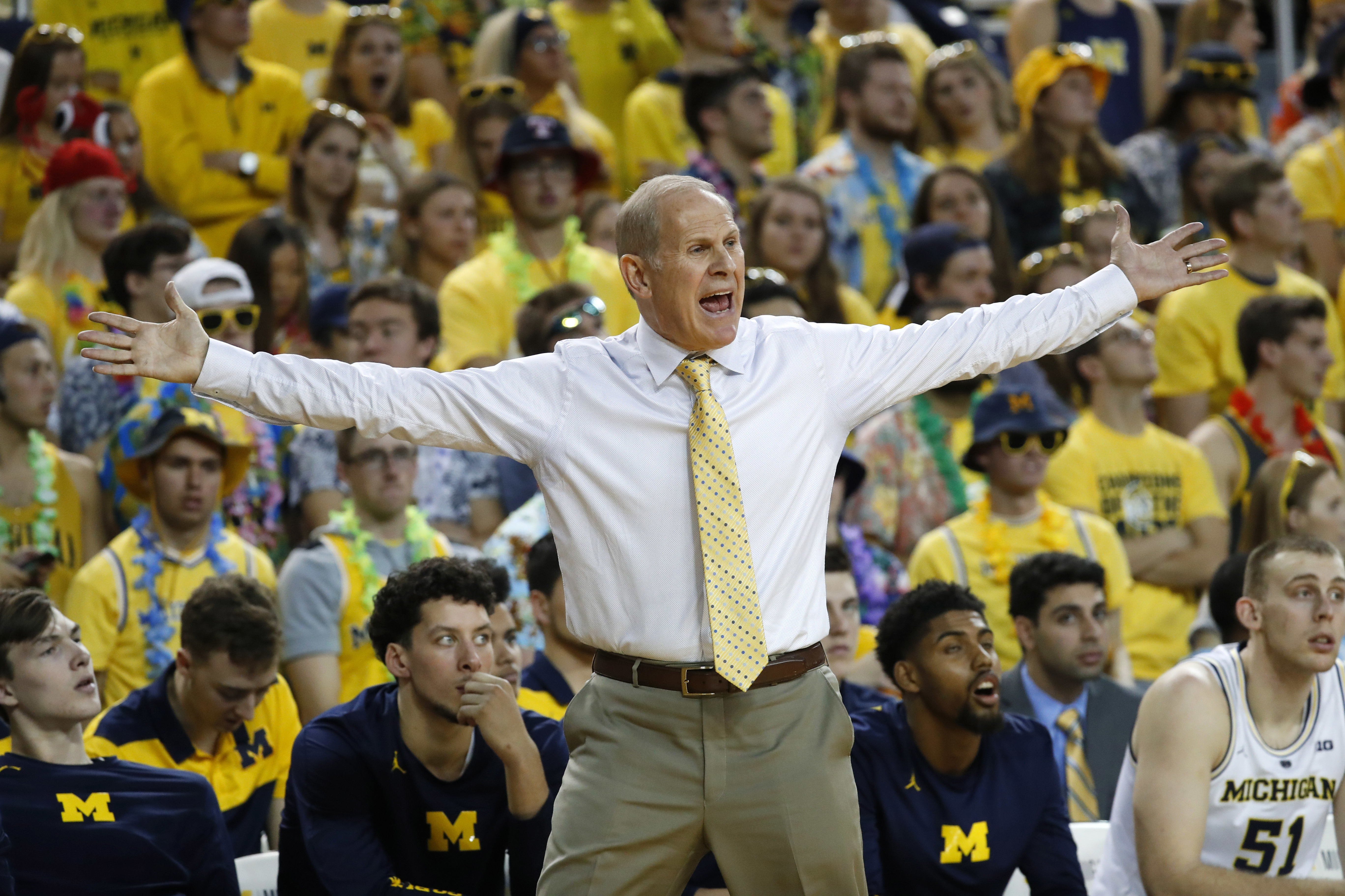 No. 5 Michigan stays unbeaten, tops South Carolina 89-78