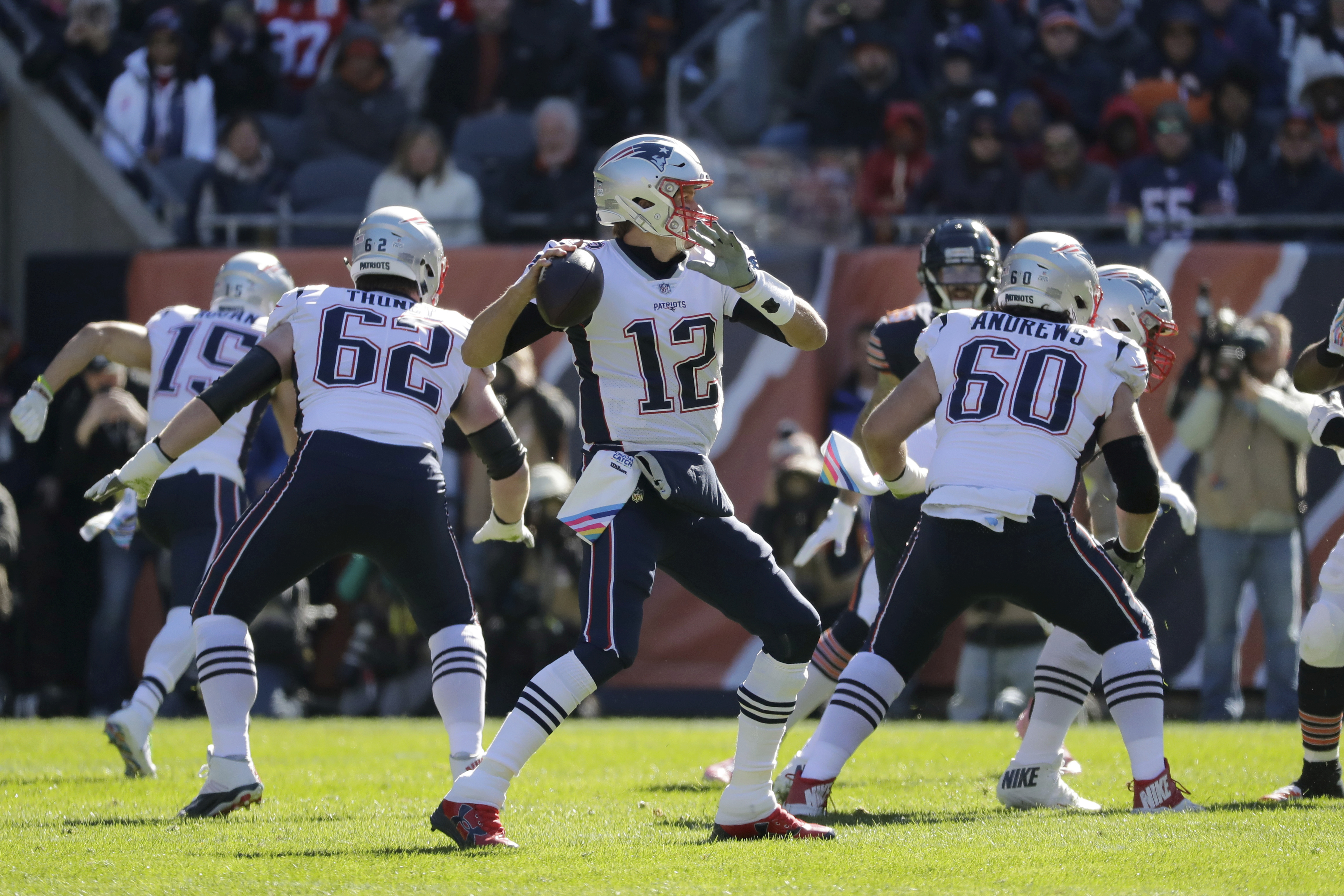 Brady, Patriots hang on against Bears, win fourth straight