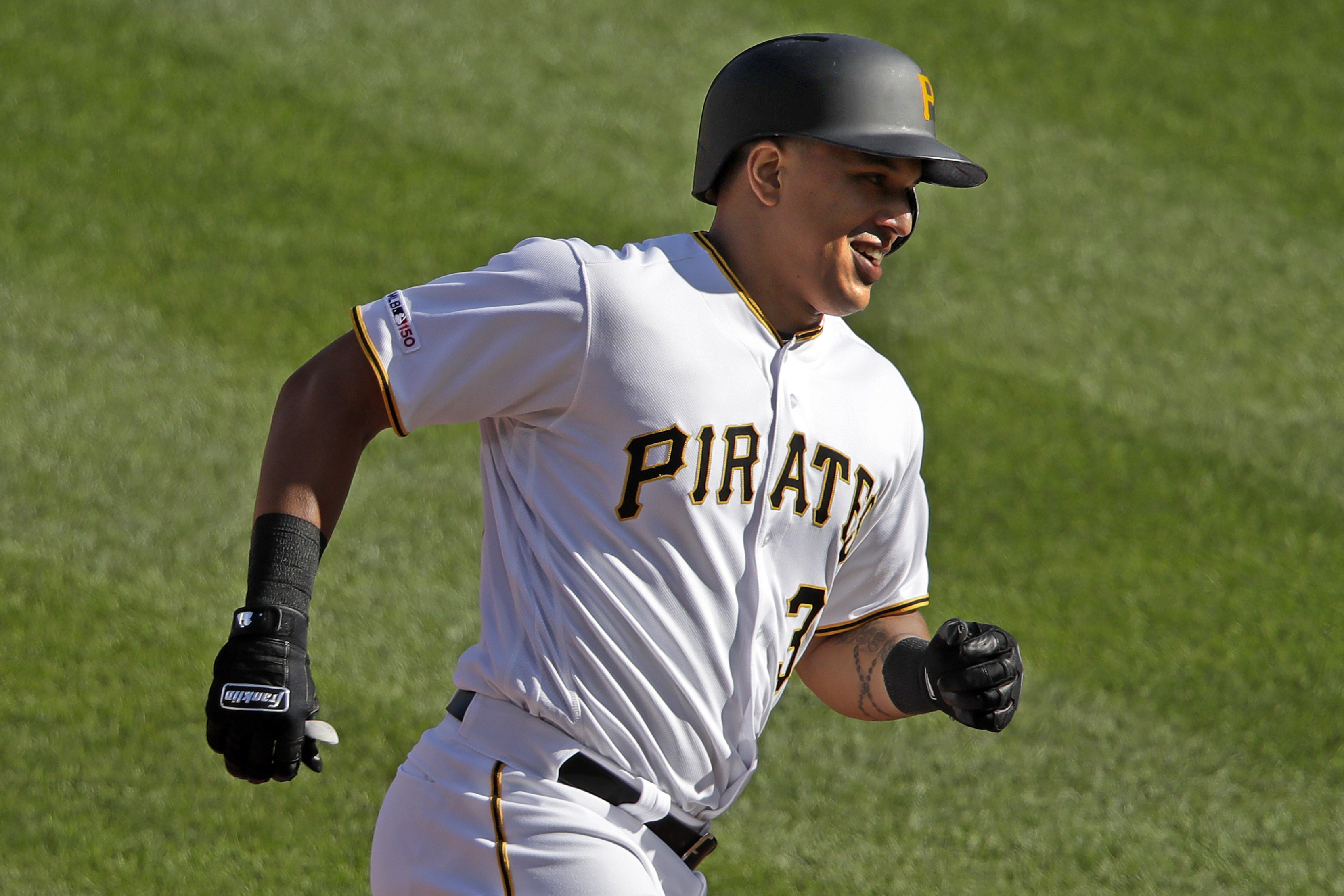 Frazier's go-ahead hit in 8th sends Pirates over Padres 6-3